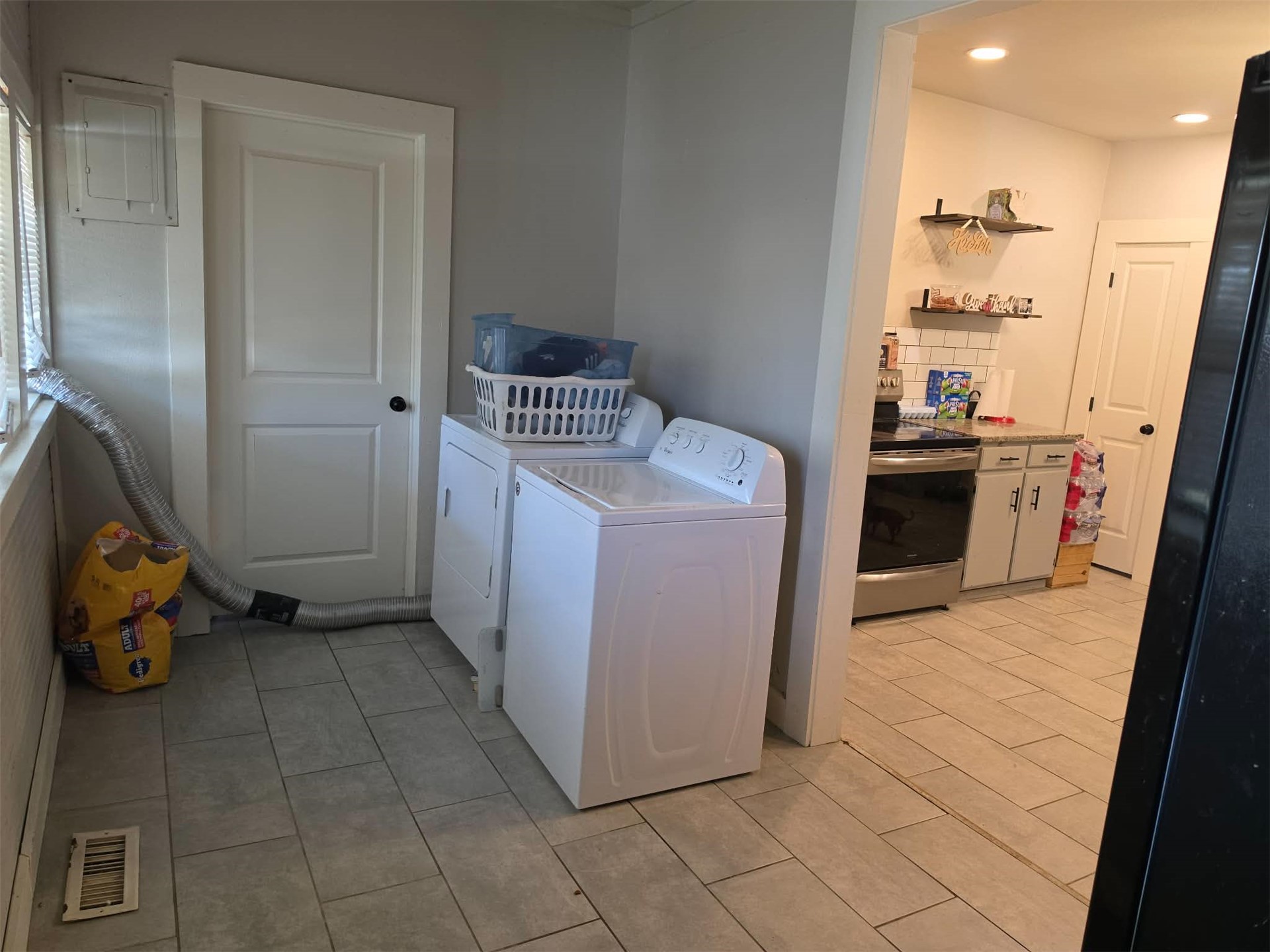 821 W Oak Street Property Photo 5