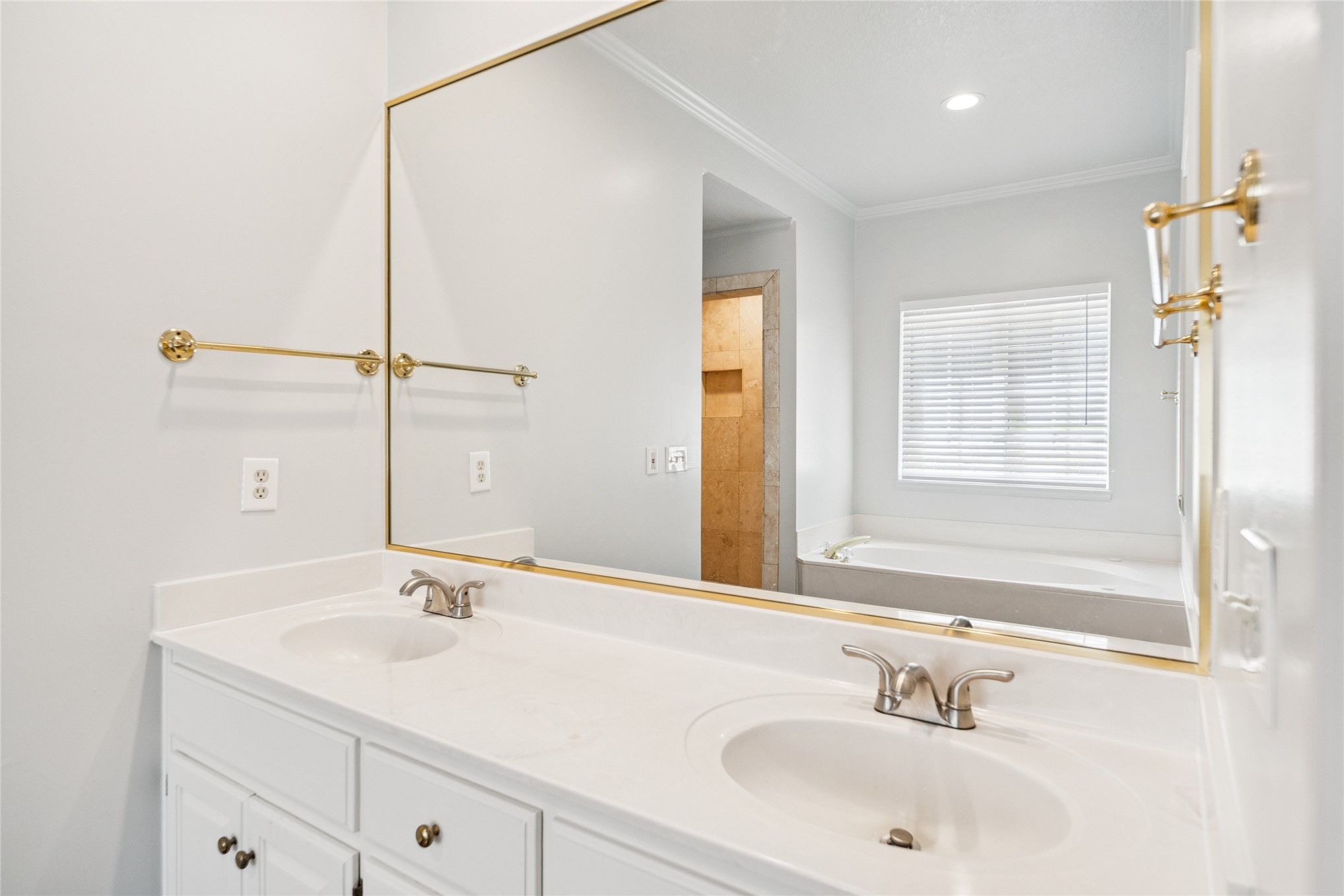3023 E 89th Place Property Photo 13