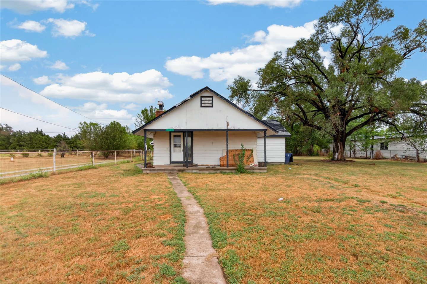 1320 N Caney Street Property Photo 1