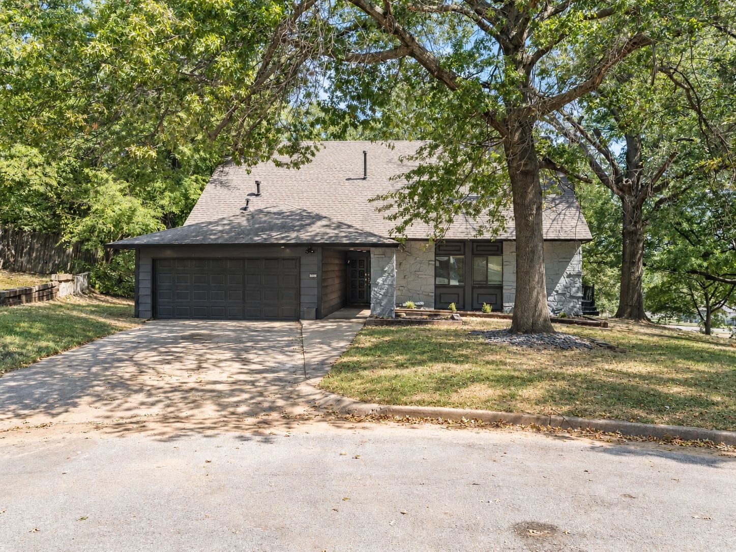1825 N Xenophon Avenue Property Photo 3