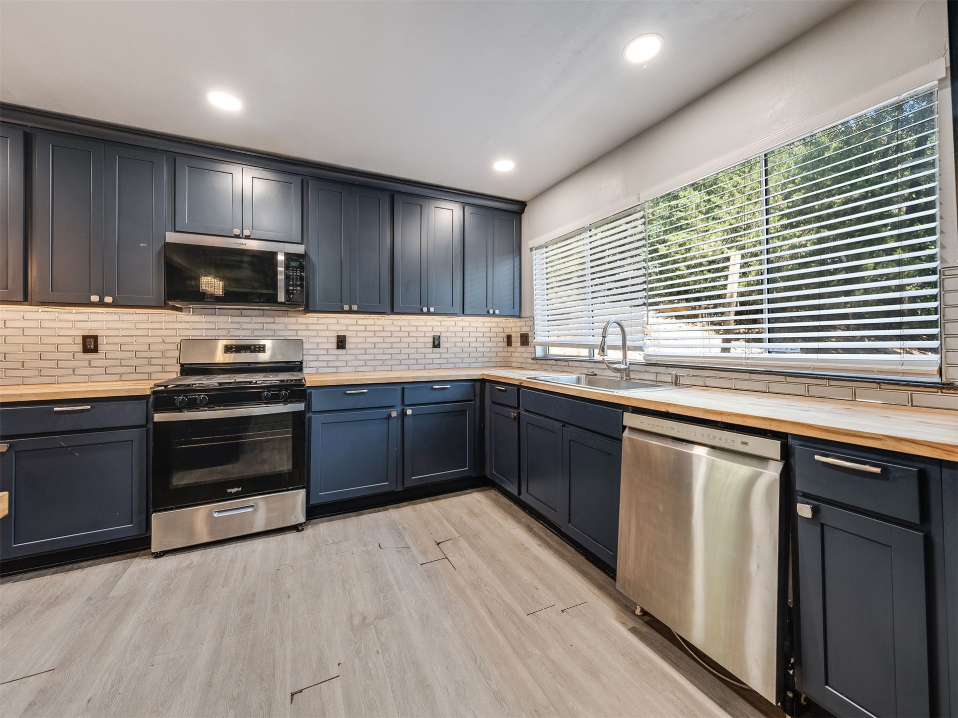 1825 N Xenophon Avenue Property Photo 9