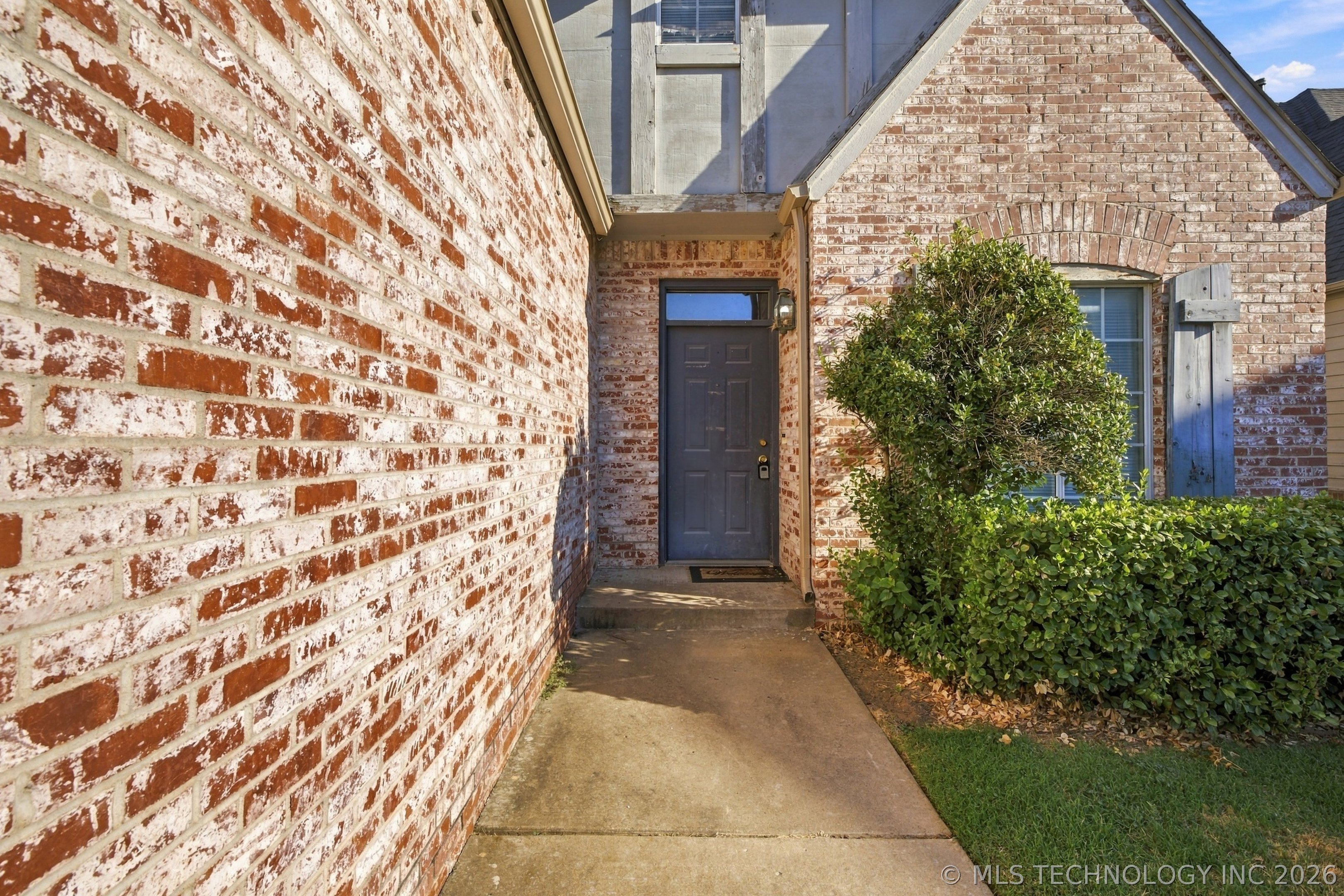 3005 E 90th Place Property Photo 3