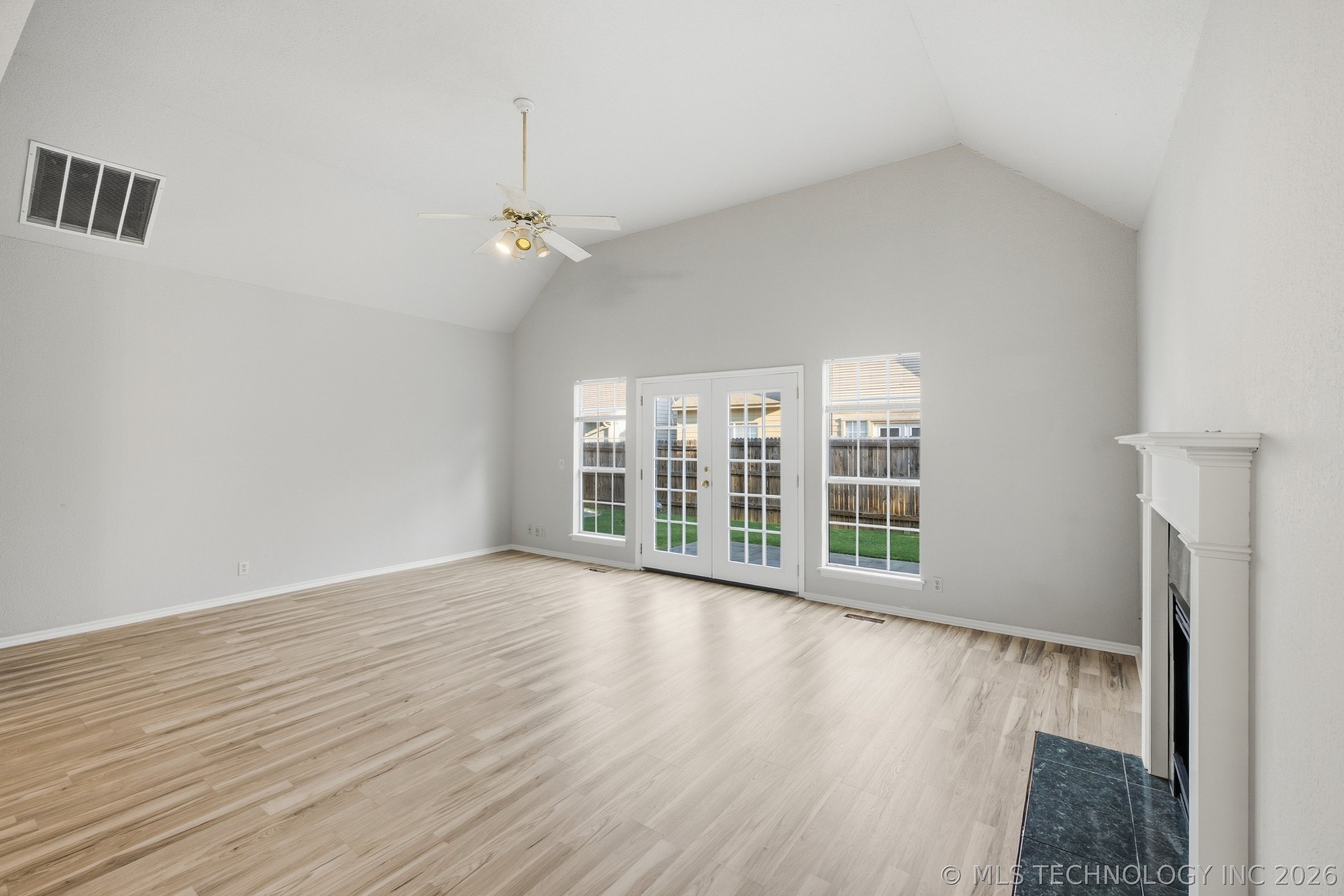 3005 E 90th Place Property Photo 6