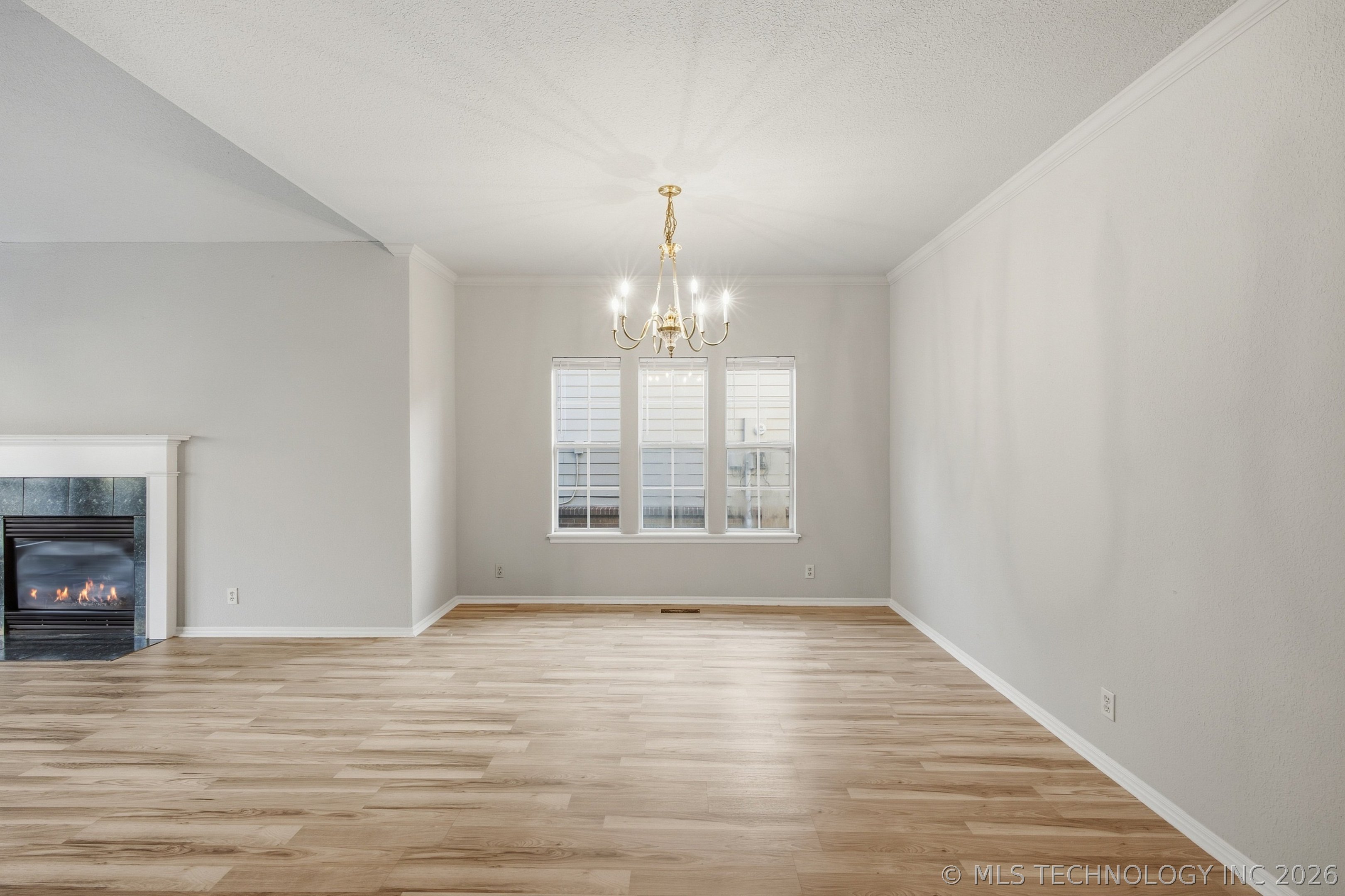 3005 E 90th Place Property Photo 7