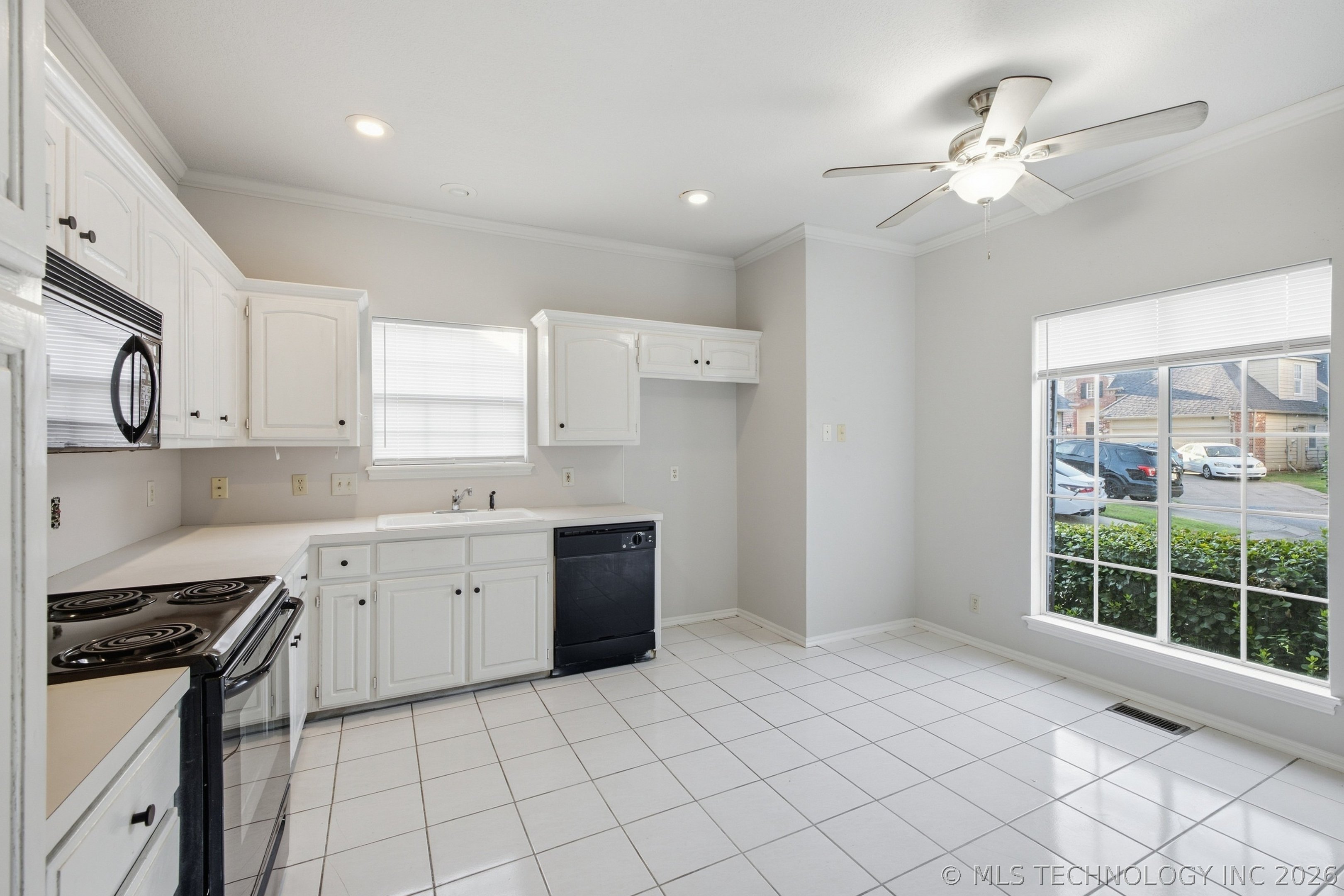 3005 E 90th Place Property Photo 8