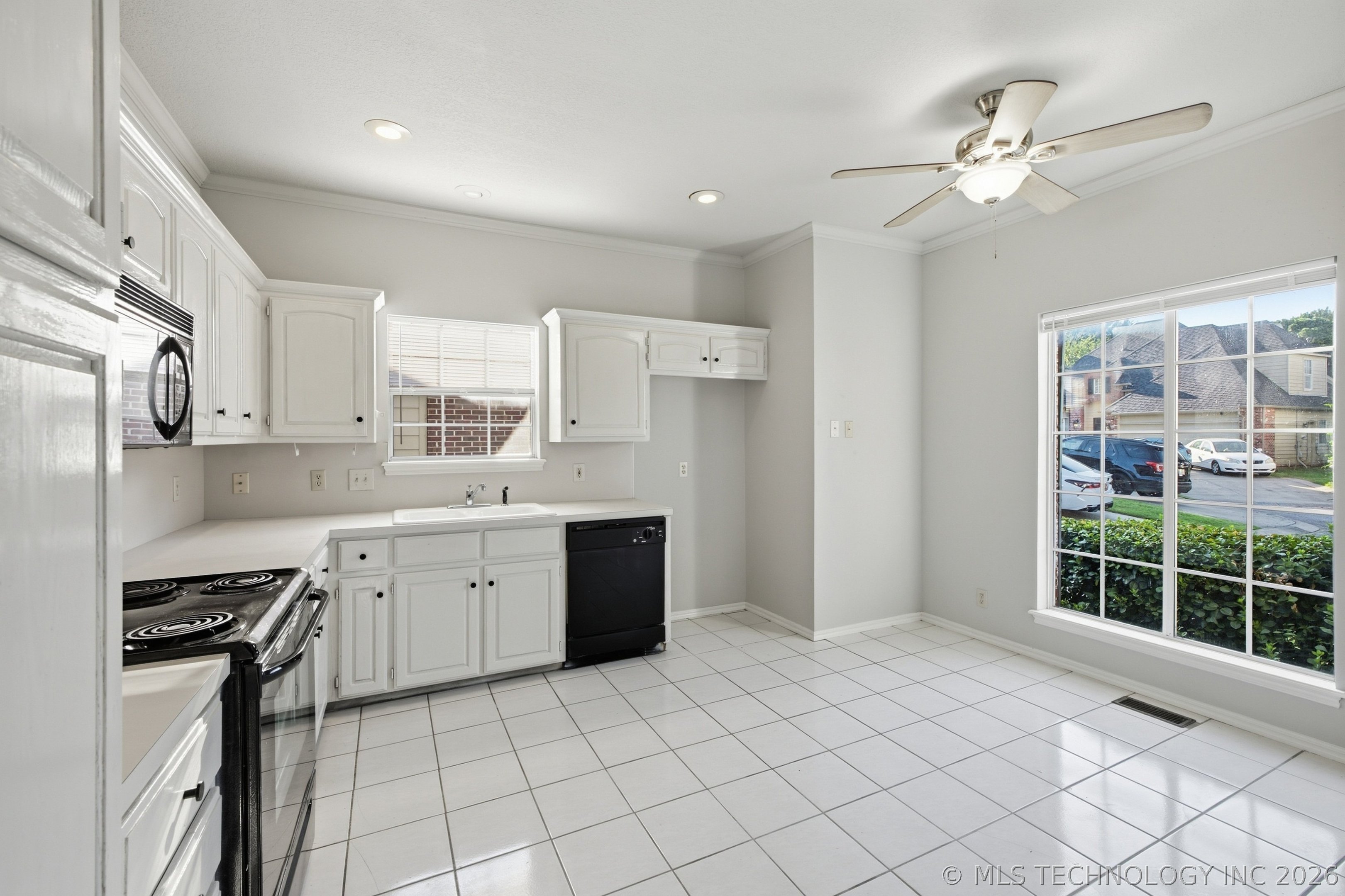 3005 E 90th Place Property Photo 10