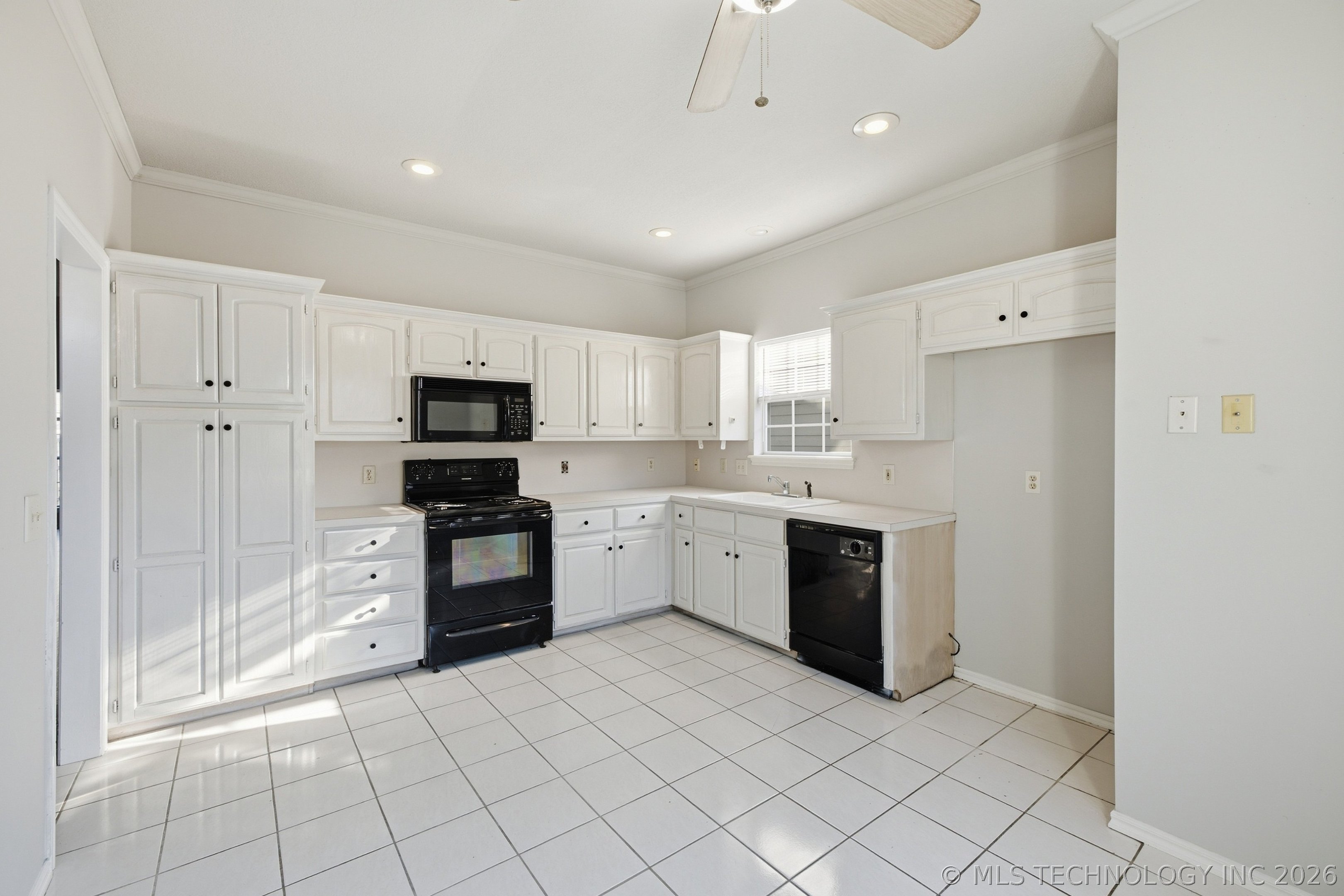 3005 E 90th Place Property Photo 11