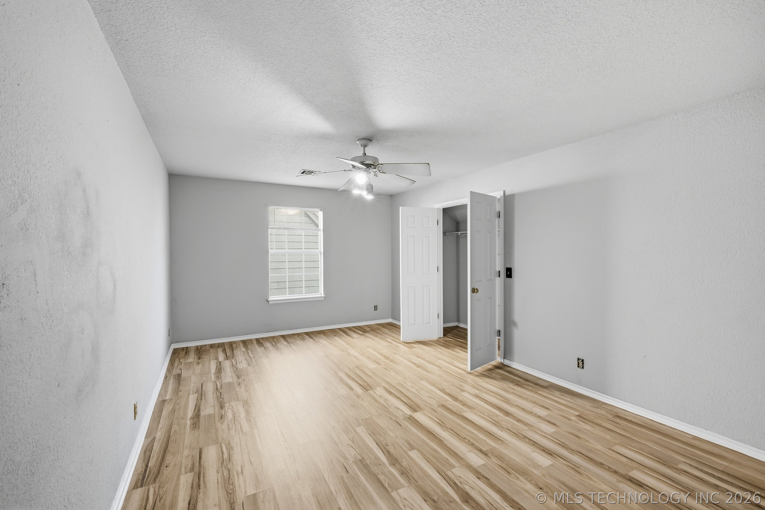 3005 E 90th Place Property Photo 18
