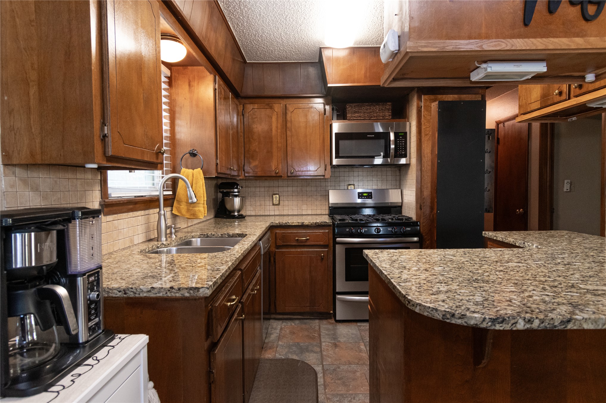 1415 W Bert Street Property Photo 7