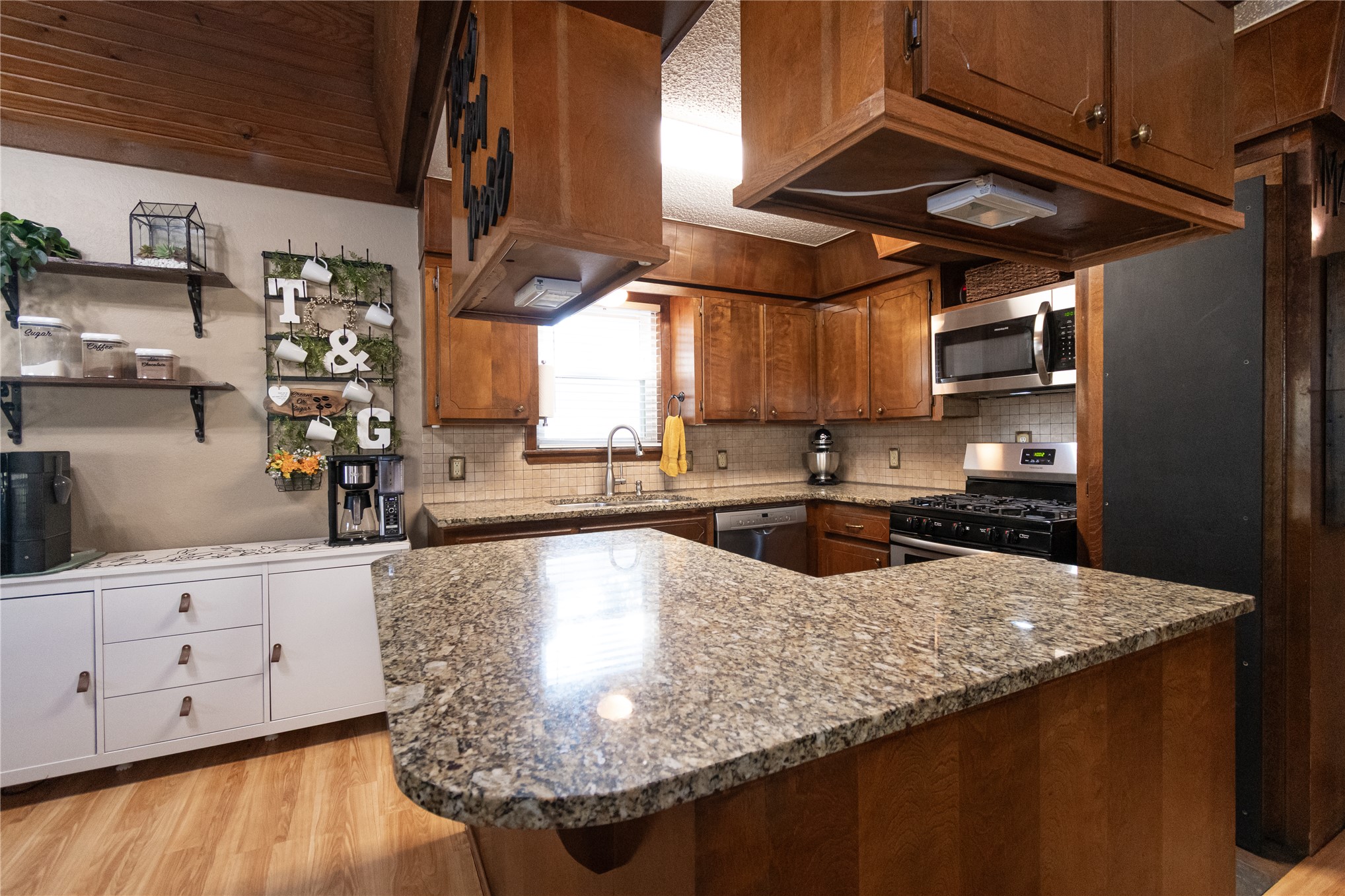 1415 W Bert Street Property Photo 9
