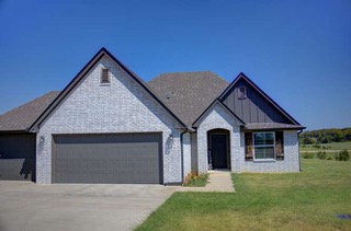 2420 W King Lane Property Photo 1