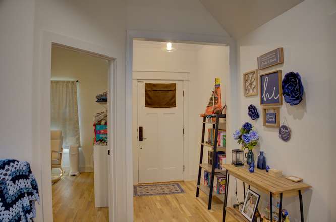 2420 W King Lane Property Photo 3