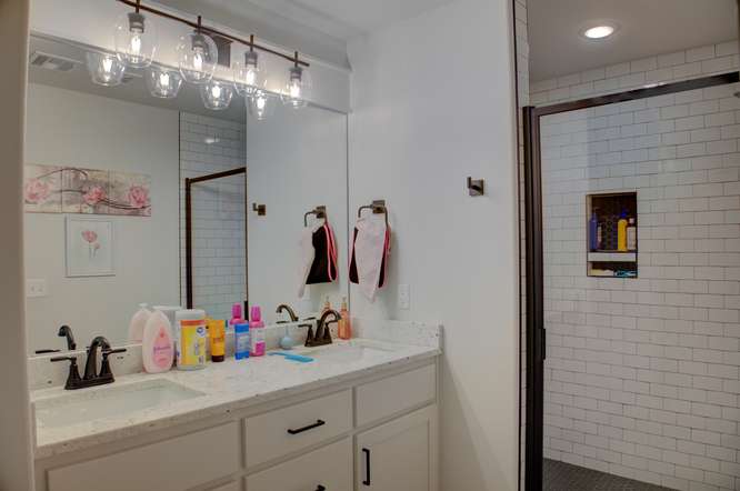 2420 W King Lane Property Photo 18