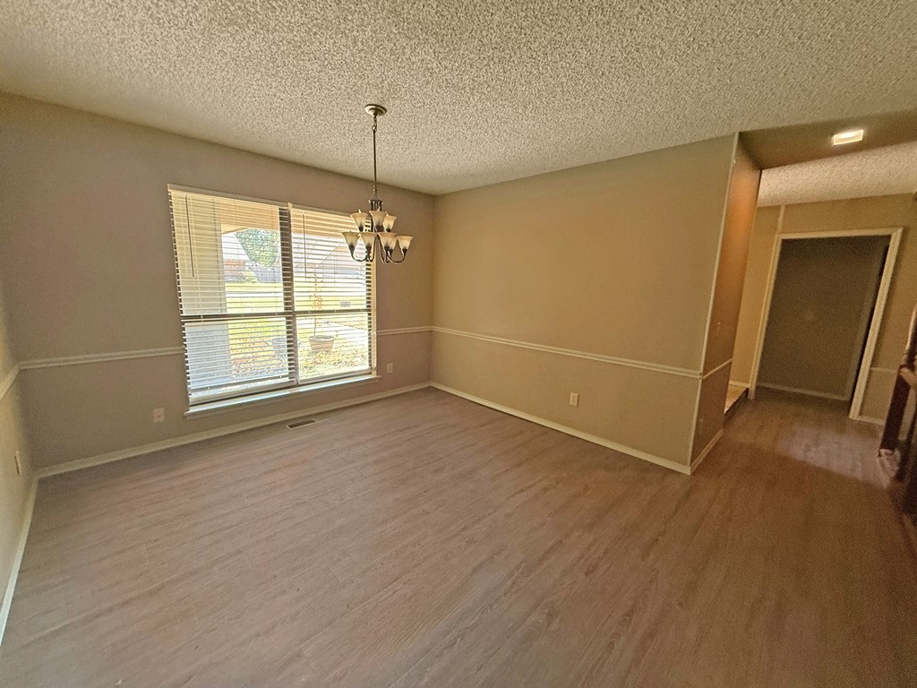 400 S Hemlock Avenue Property Photo 4