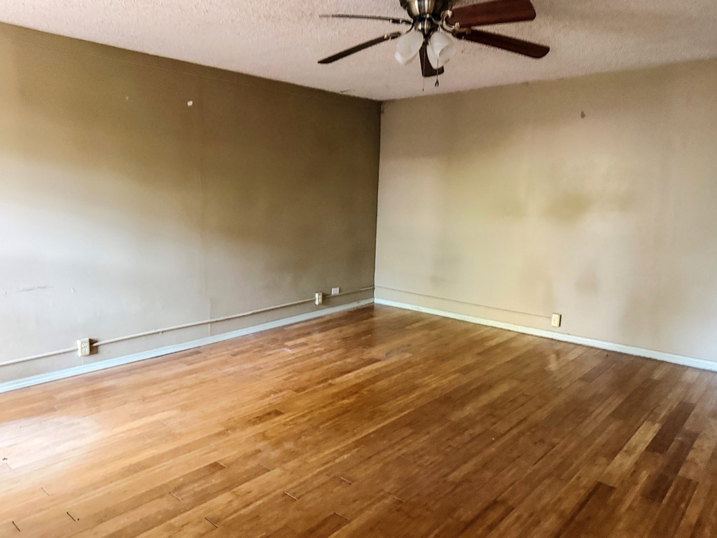 400 S Hemlock Avenue Property Photo 12