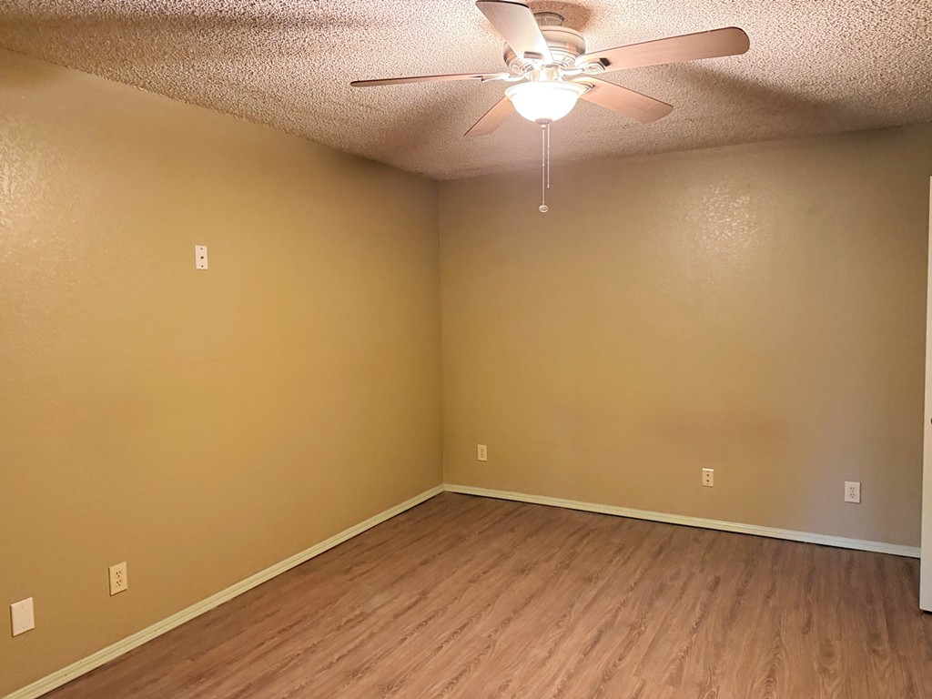 400 S Hemlock Avenue Property Photo 13