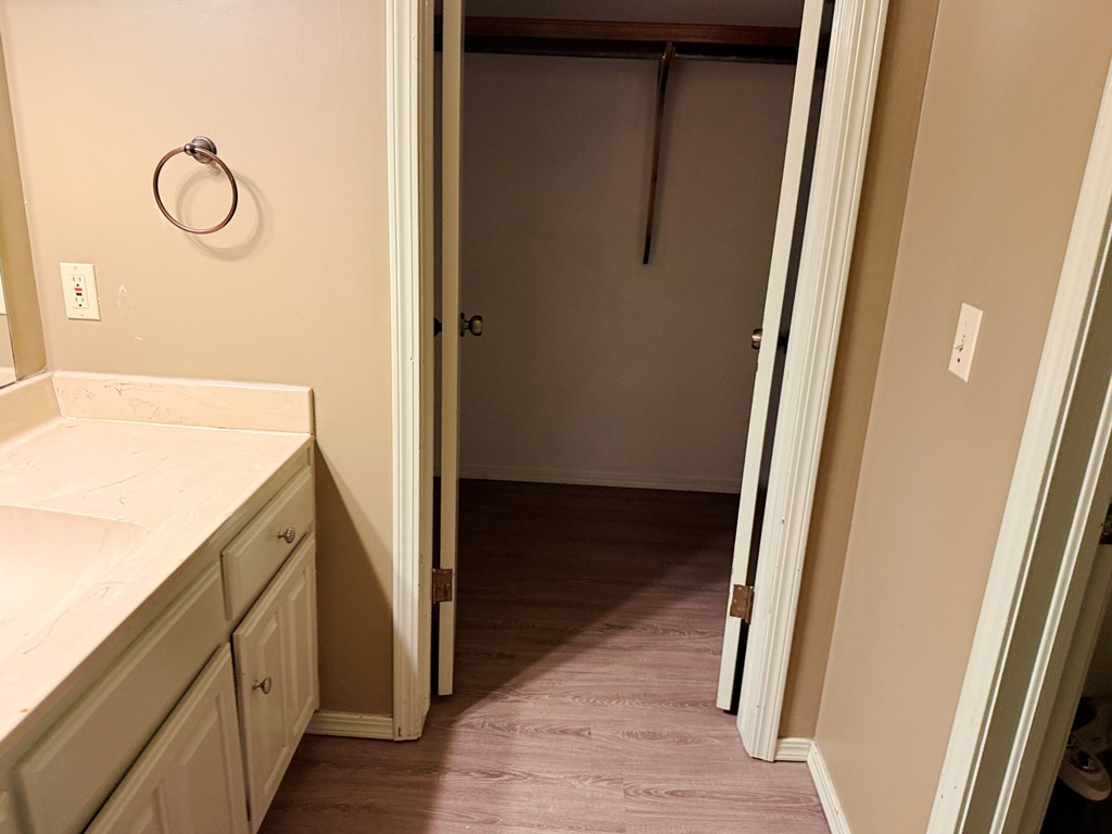400 S Hemlock Avenue Property Photo 14
