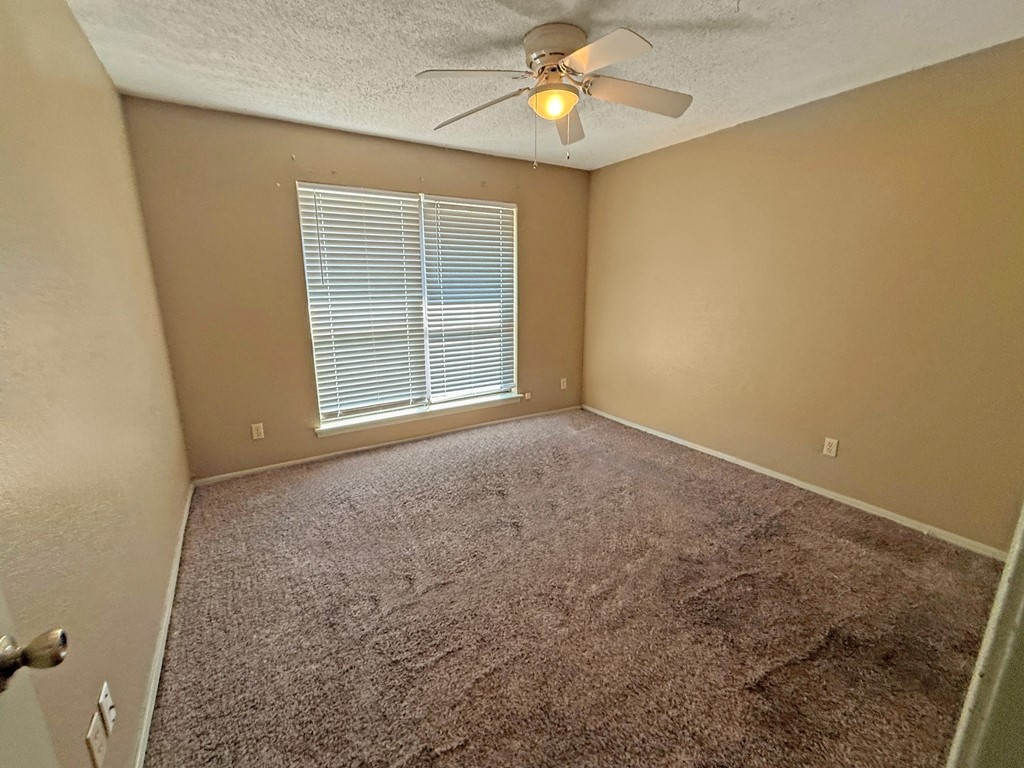 400 S Hemlock Avenue Property Photo 18
