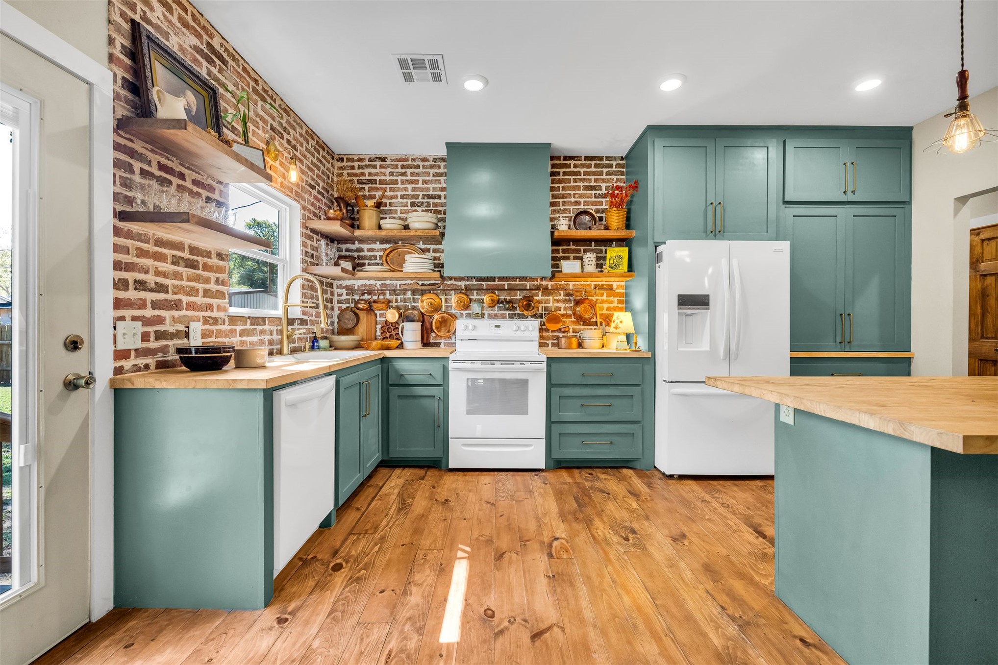 2633408 Property Photo 15
