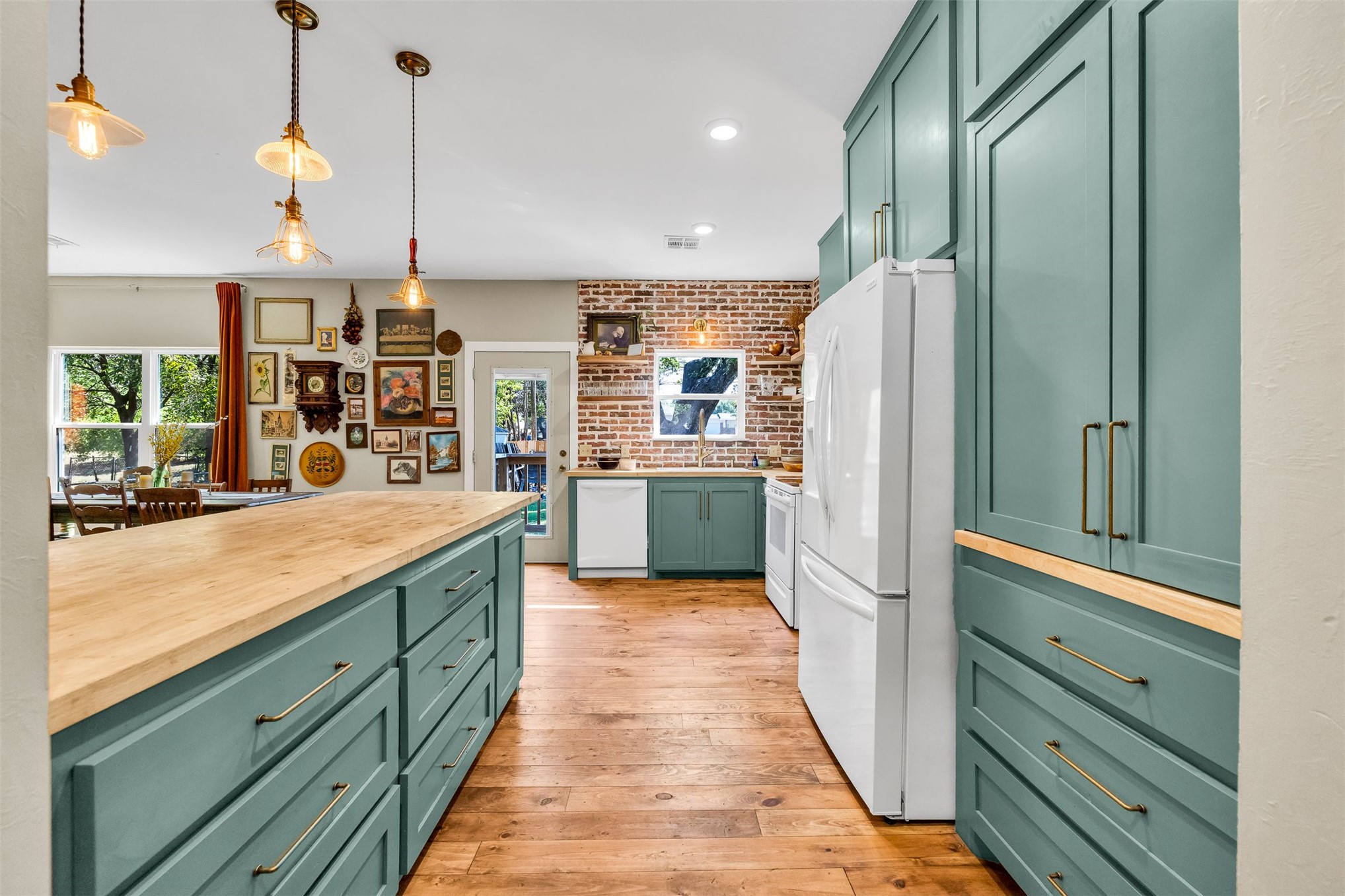 2633408 Property Photo 16