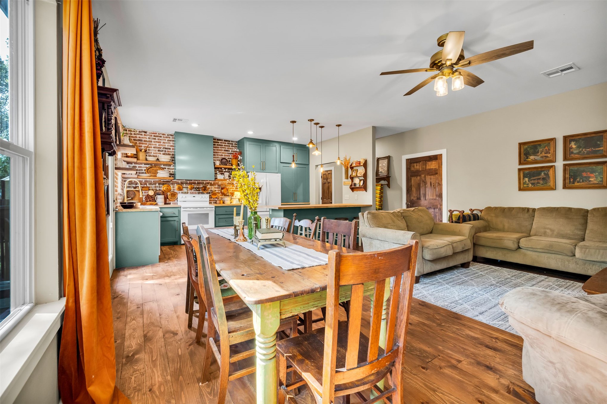 2633408 Property Photo 24