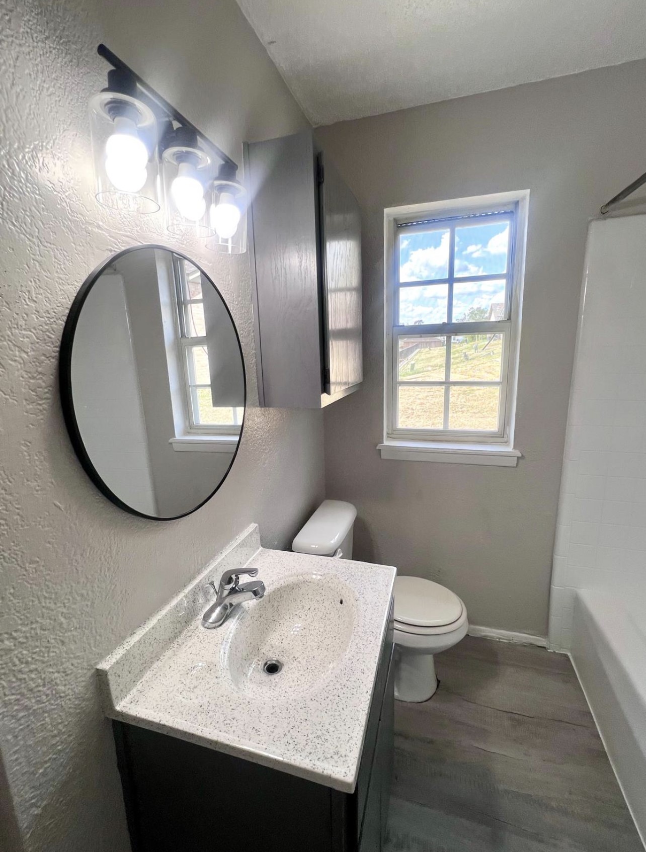 3910 W 56th Street Property Photo 4