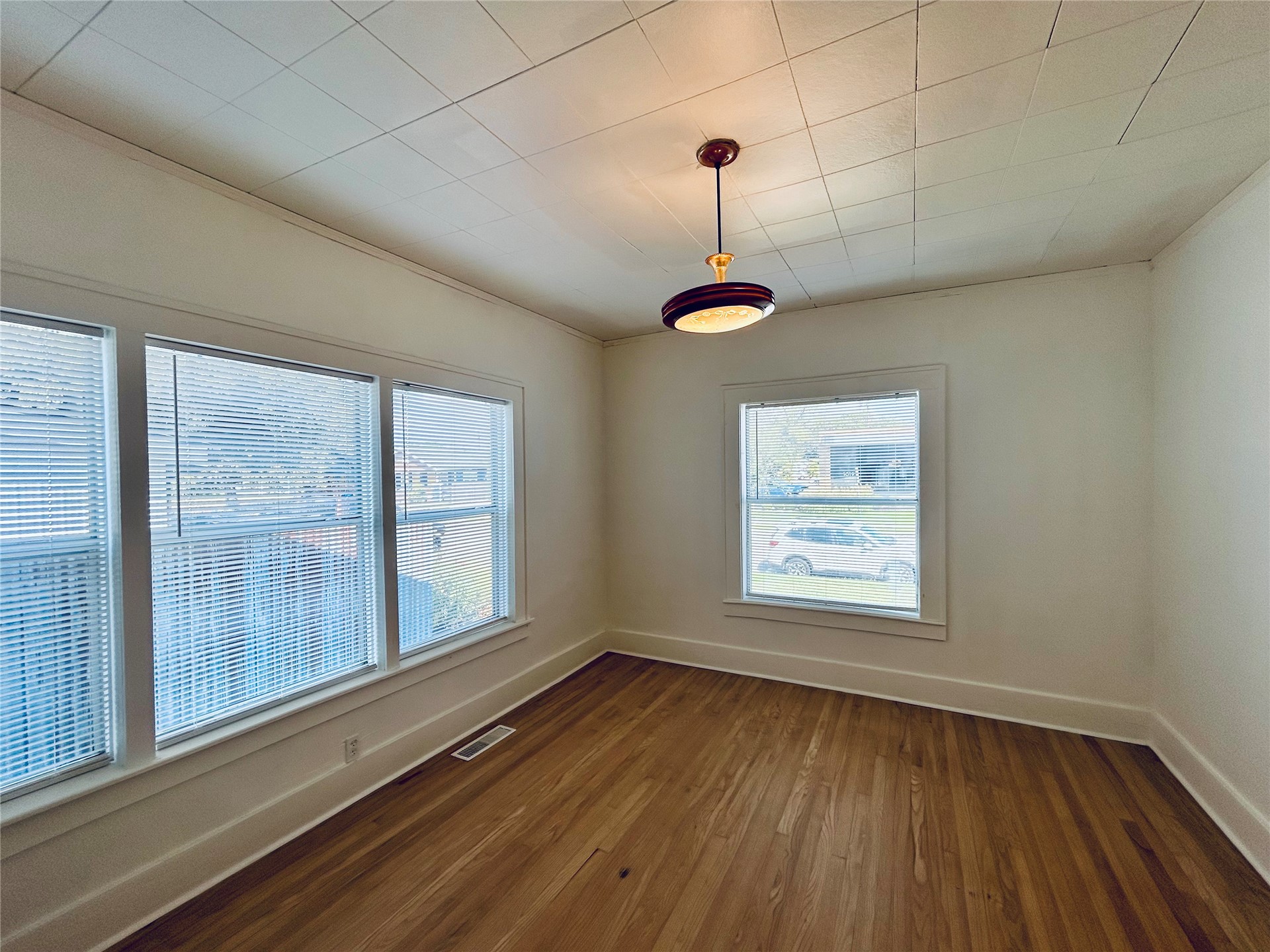 1020 S Quincy Avenue Property Photo 6