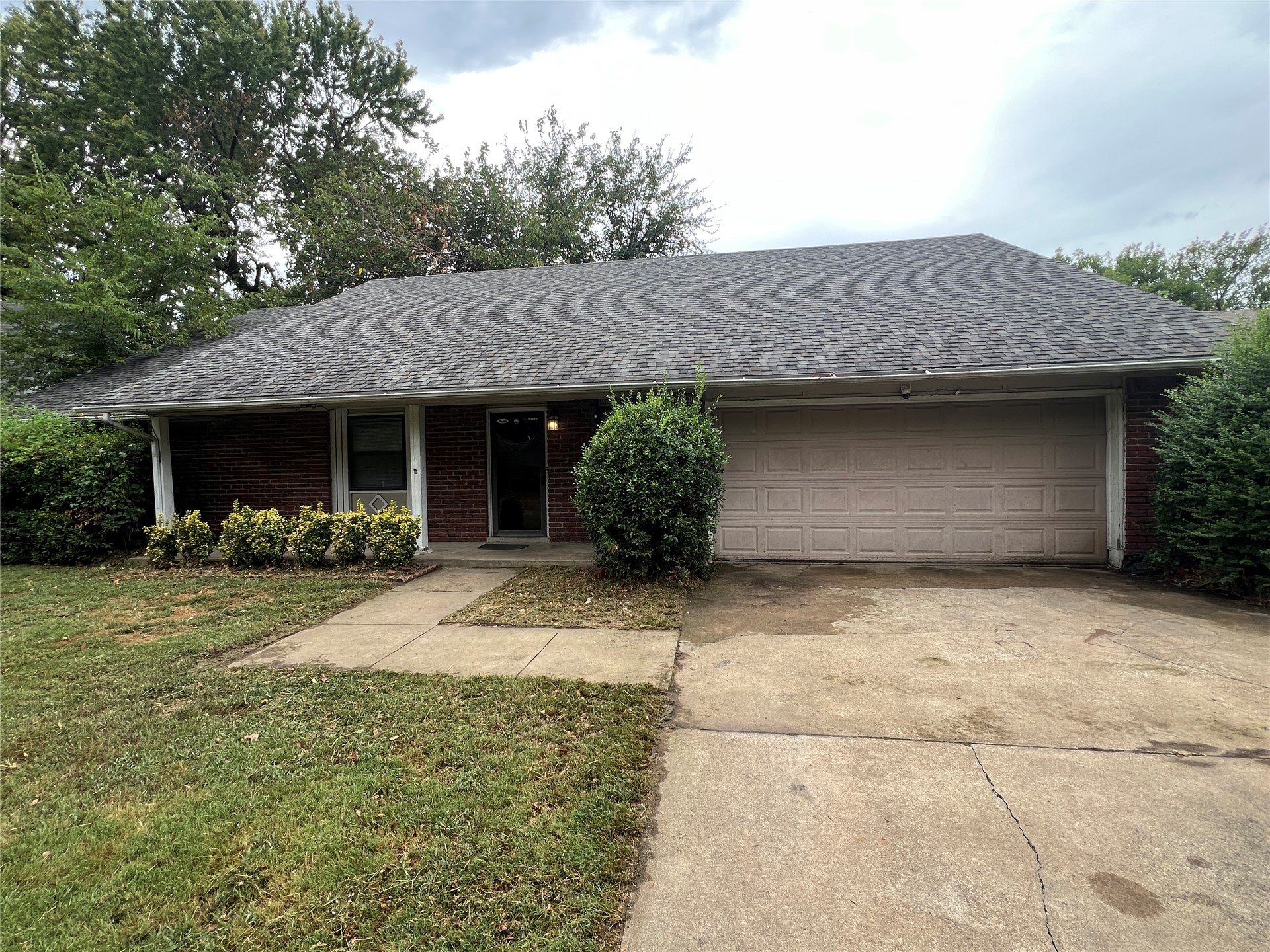1000 S Redbud Avenue Property Photo 1