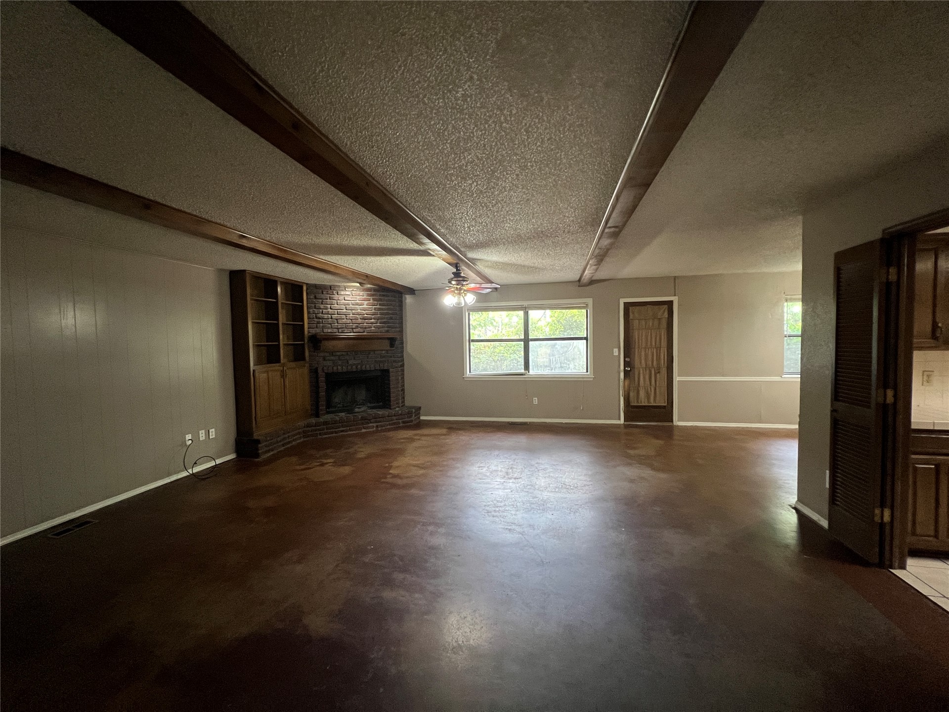 1000 S Redbud Avenue Property Photo 4