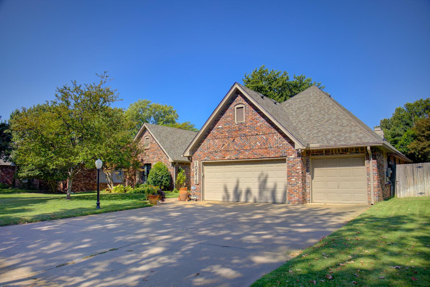 10216 S Granite Avenue Property Photo 3