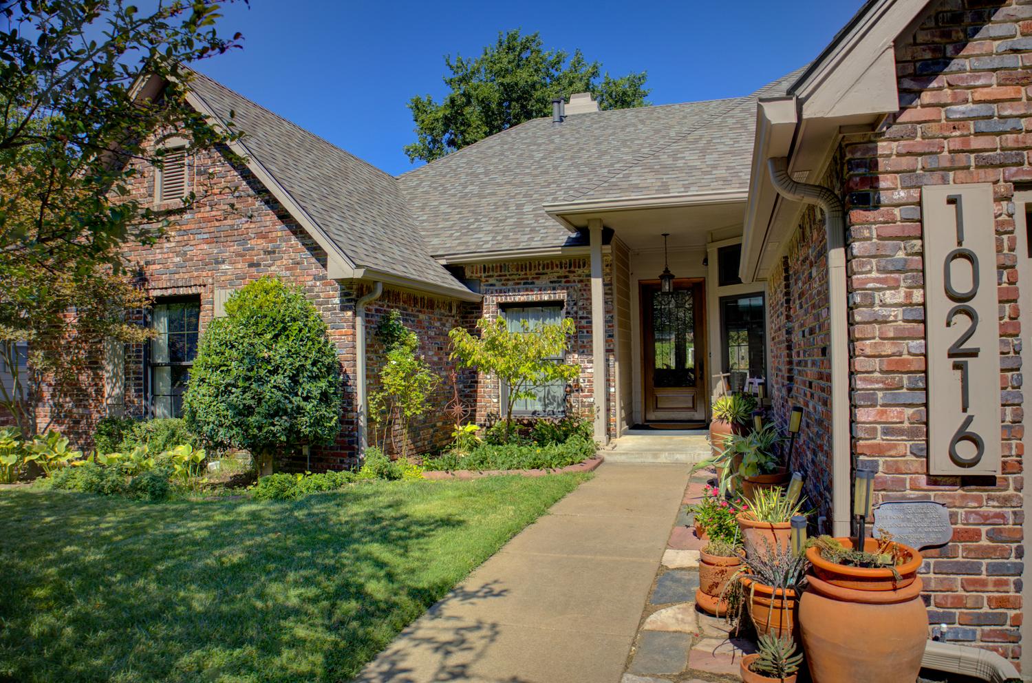 10216 S Granite Avenue Property Photo 4