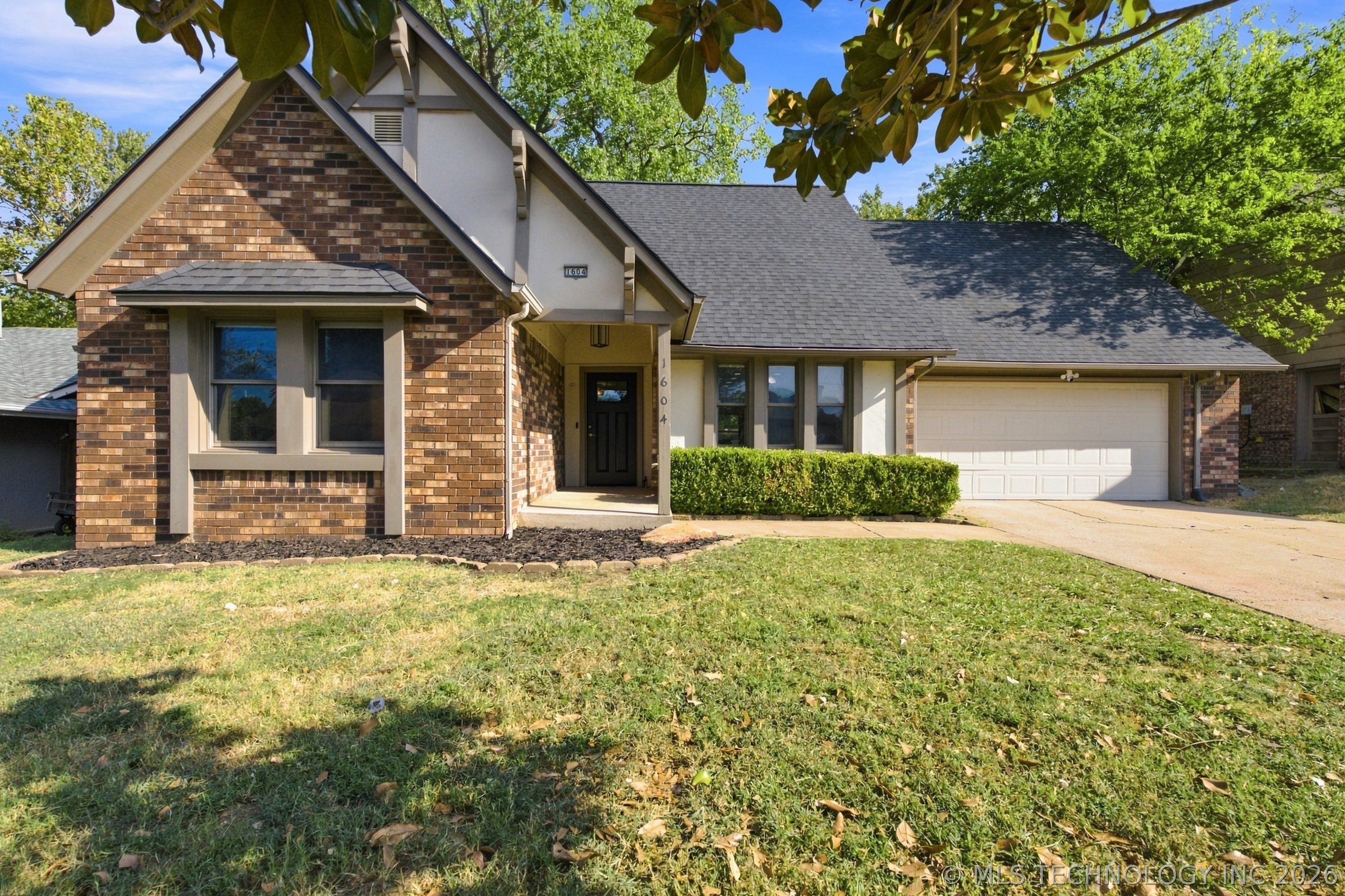 1604 W Pittsburg Street Property Photo 4