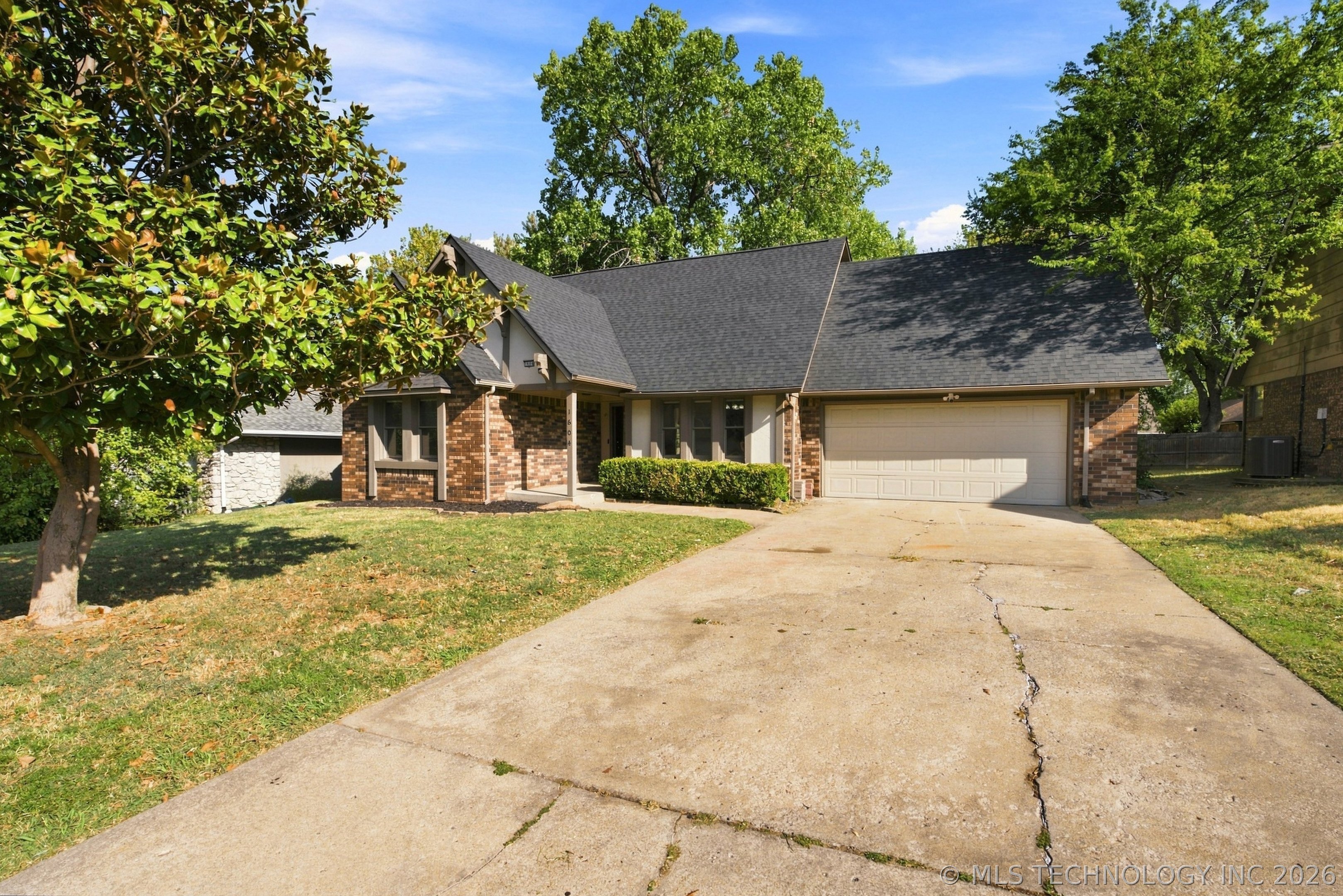 1604 W Pittsburg Street Property Photo 6