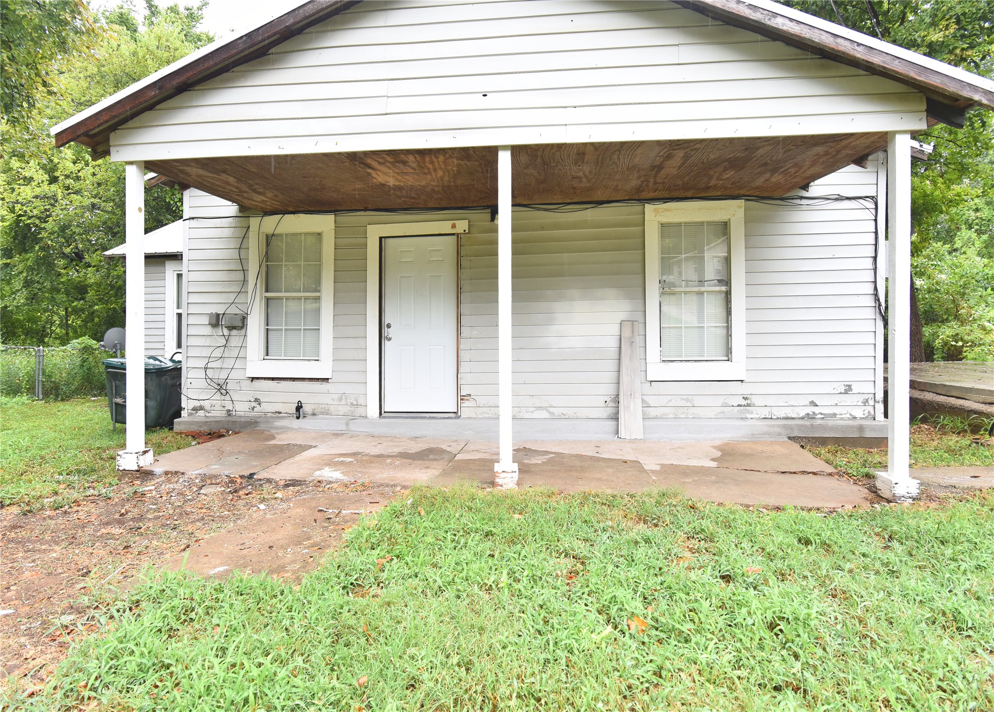 502 N Industrial Avenue E Property Photo 2