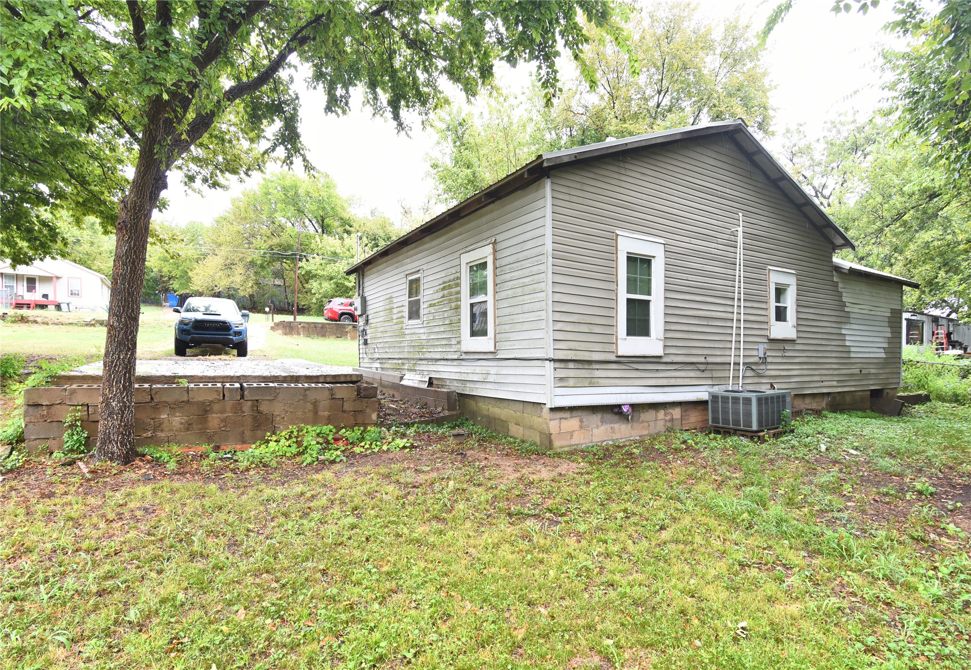 502 N Industrial Avenue E Property Photo 3
