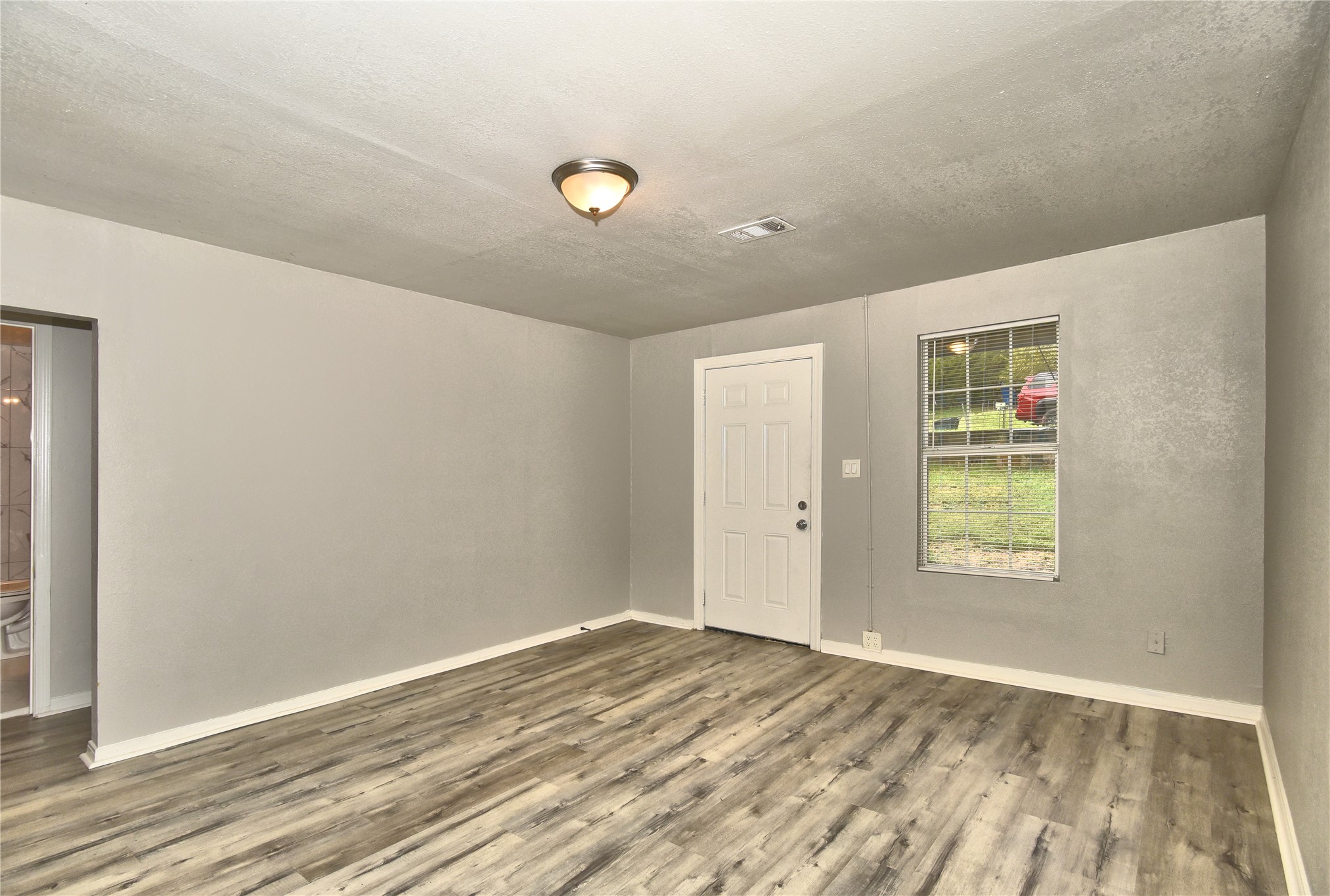 502 N Industrial Avenue E Property Photo 7