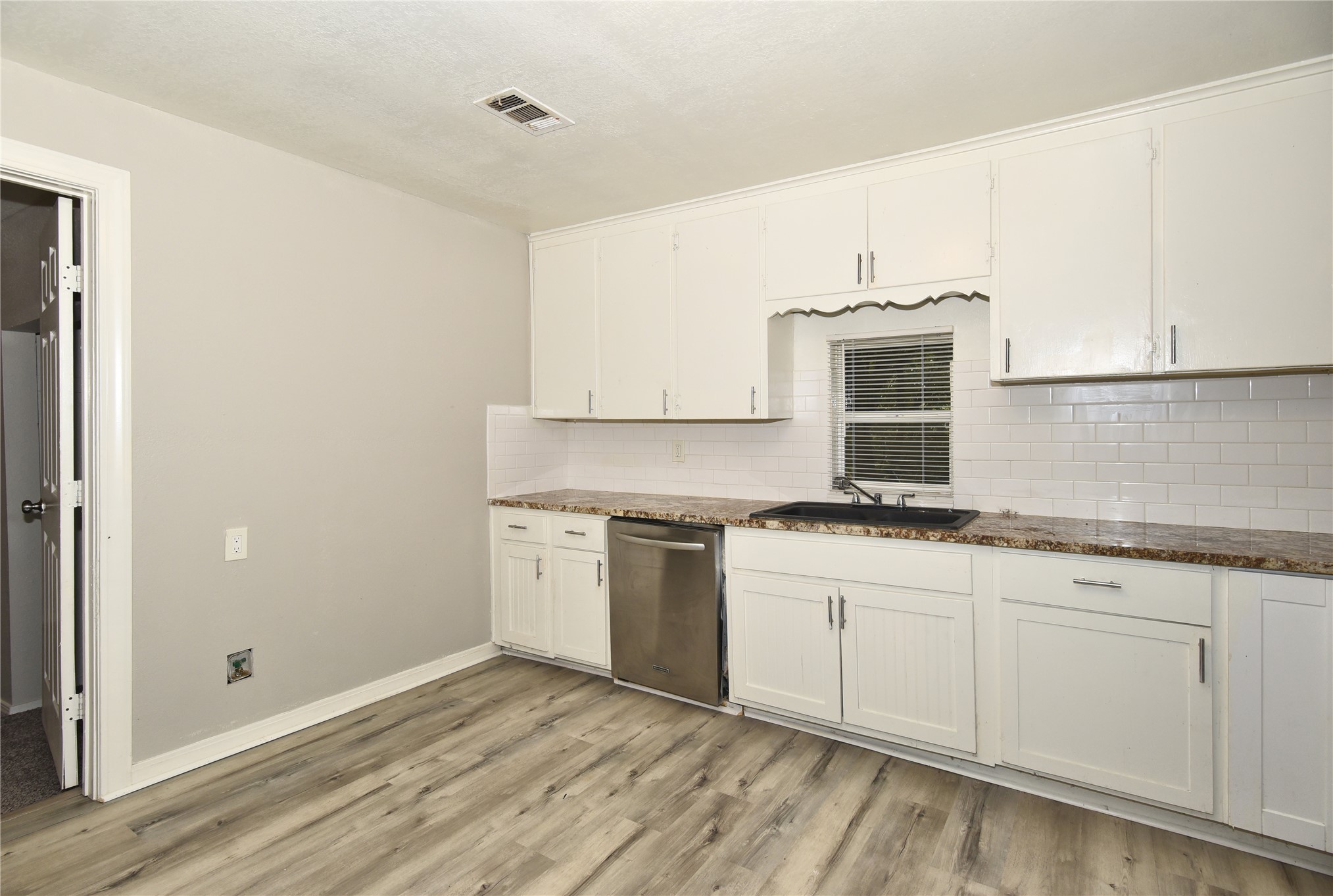 502 N Industrial Avenue E Property Photo 9