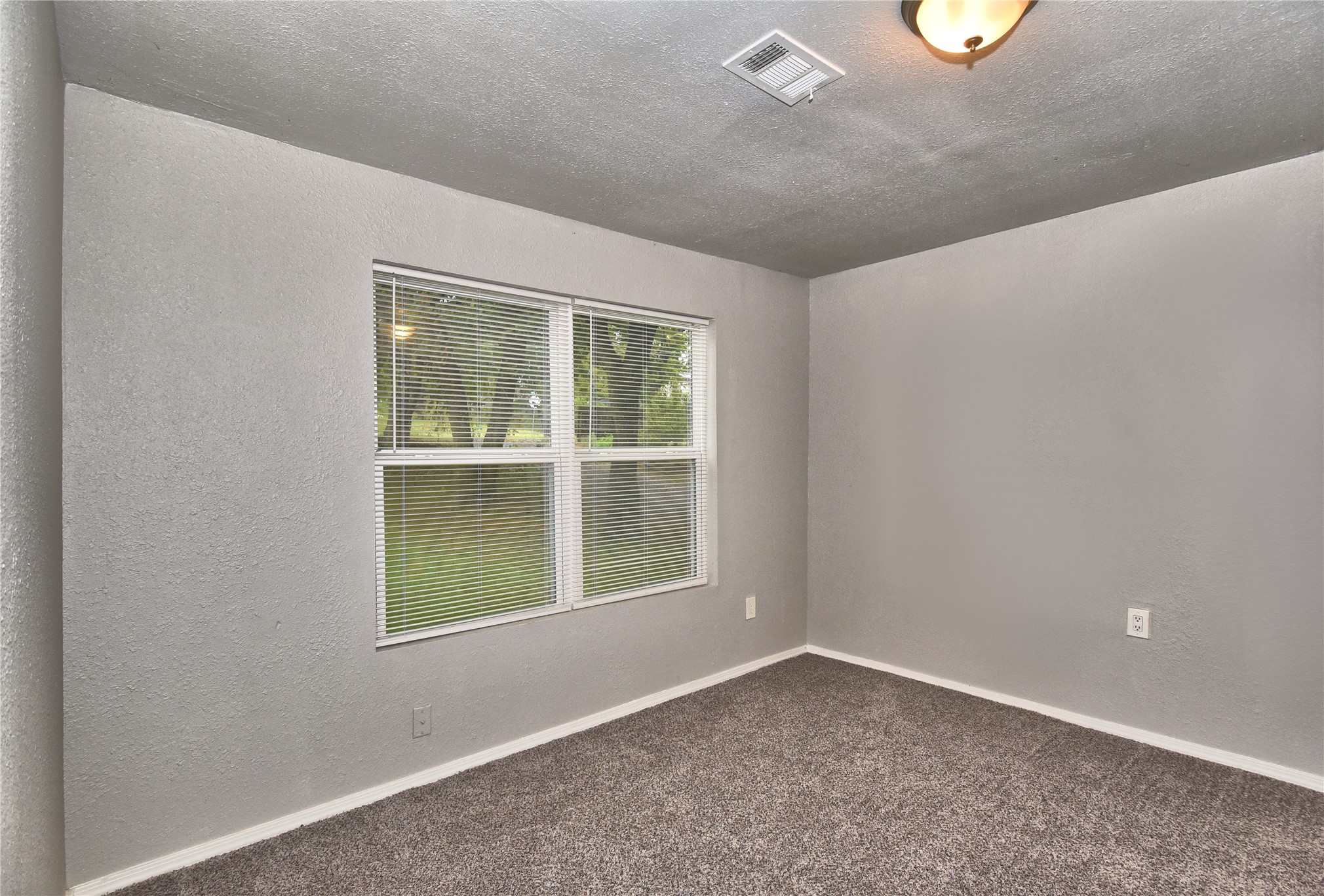 502 N Industrial Avenue E Property Photo 14