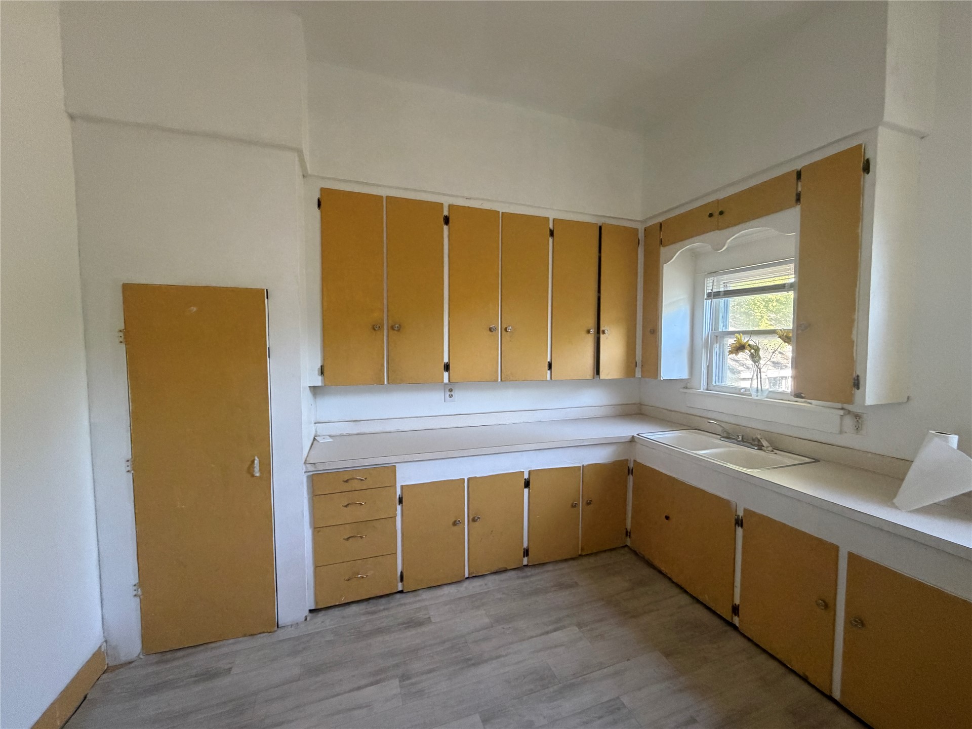 2106 Court Property Photo 10