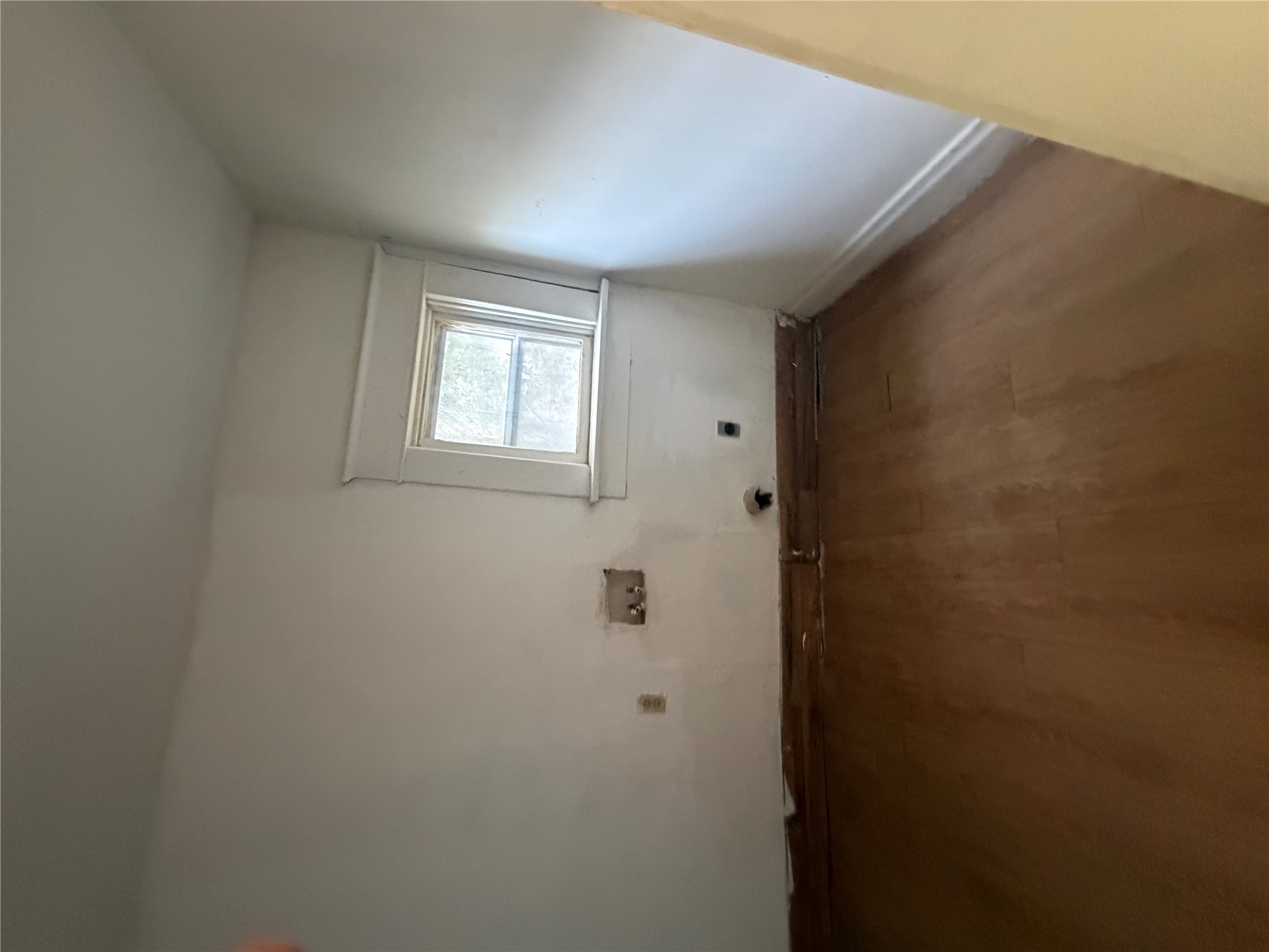 2106 Court Property Photo 11