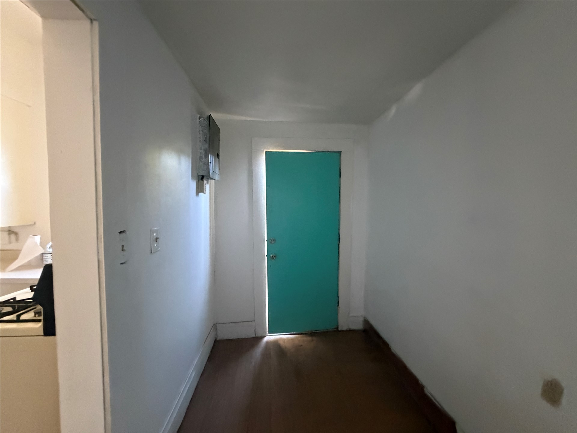 2106 Court Property Photo 12