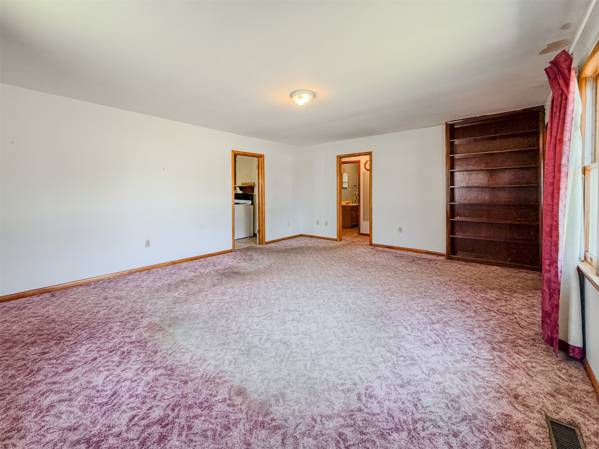 1121 W 4th Street Property Photo 10