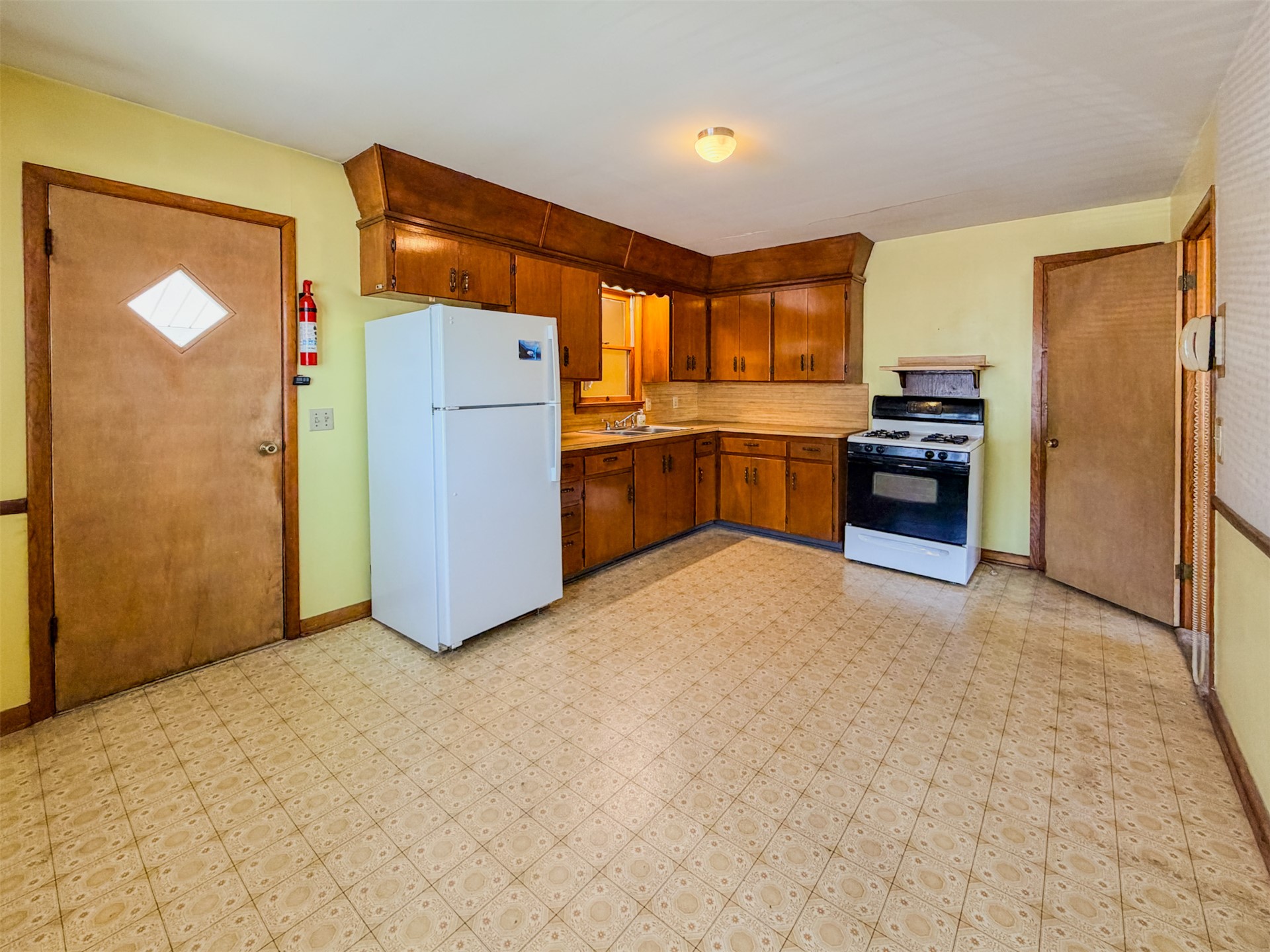 1121 W 4th Street Property Photo 15