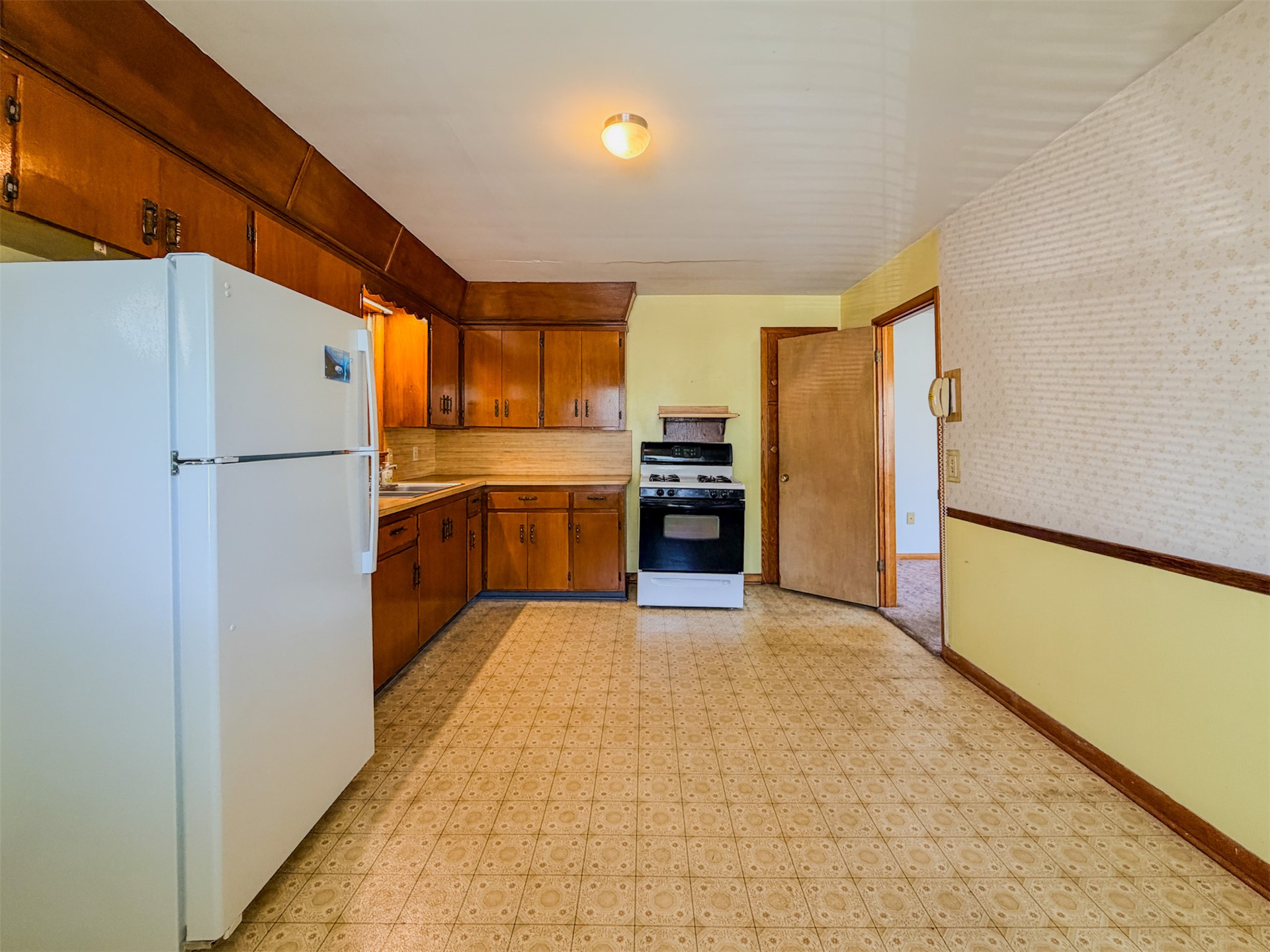 1121 W 4th Street Property Photo 17