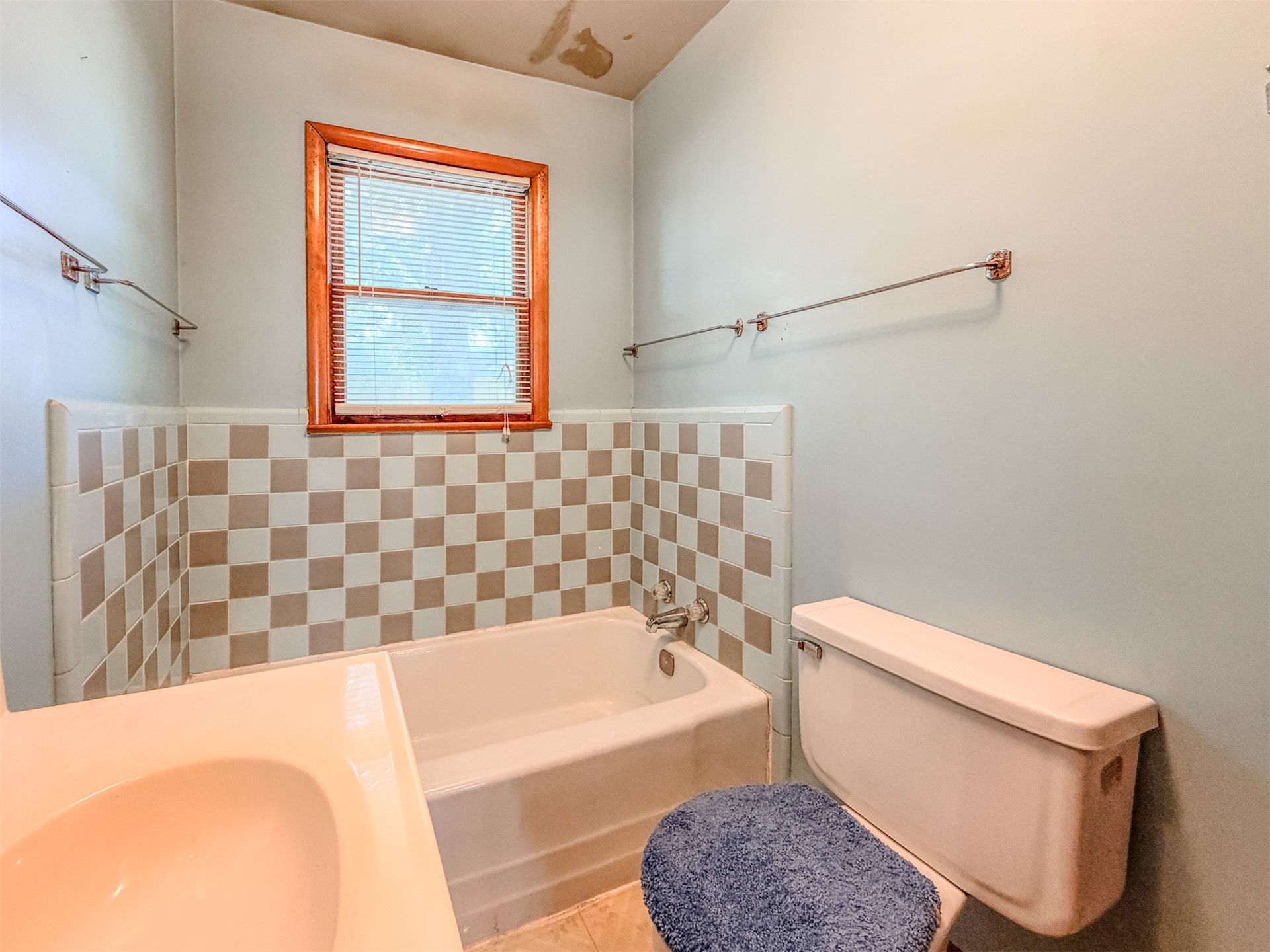 1121 W 4th Street Property Photo 26
