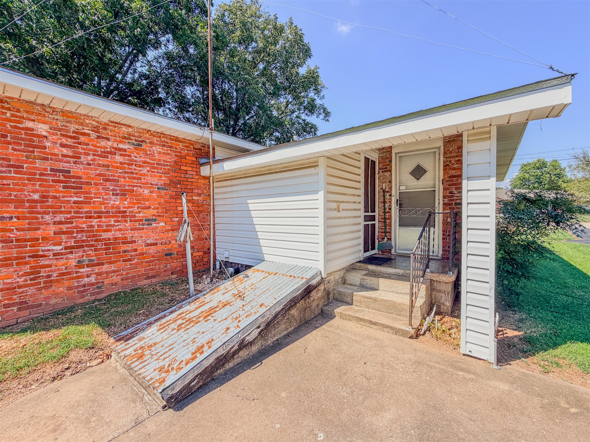 1121 W 4th Street Property Photo 41