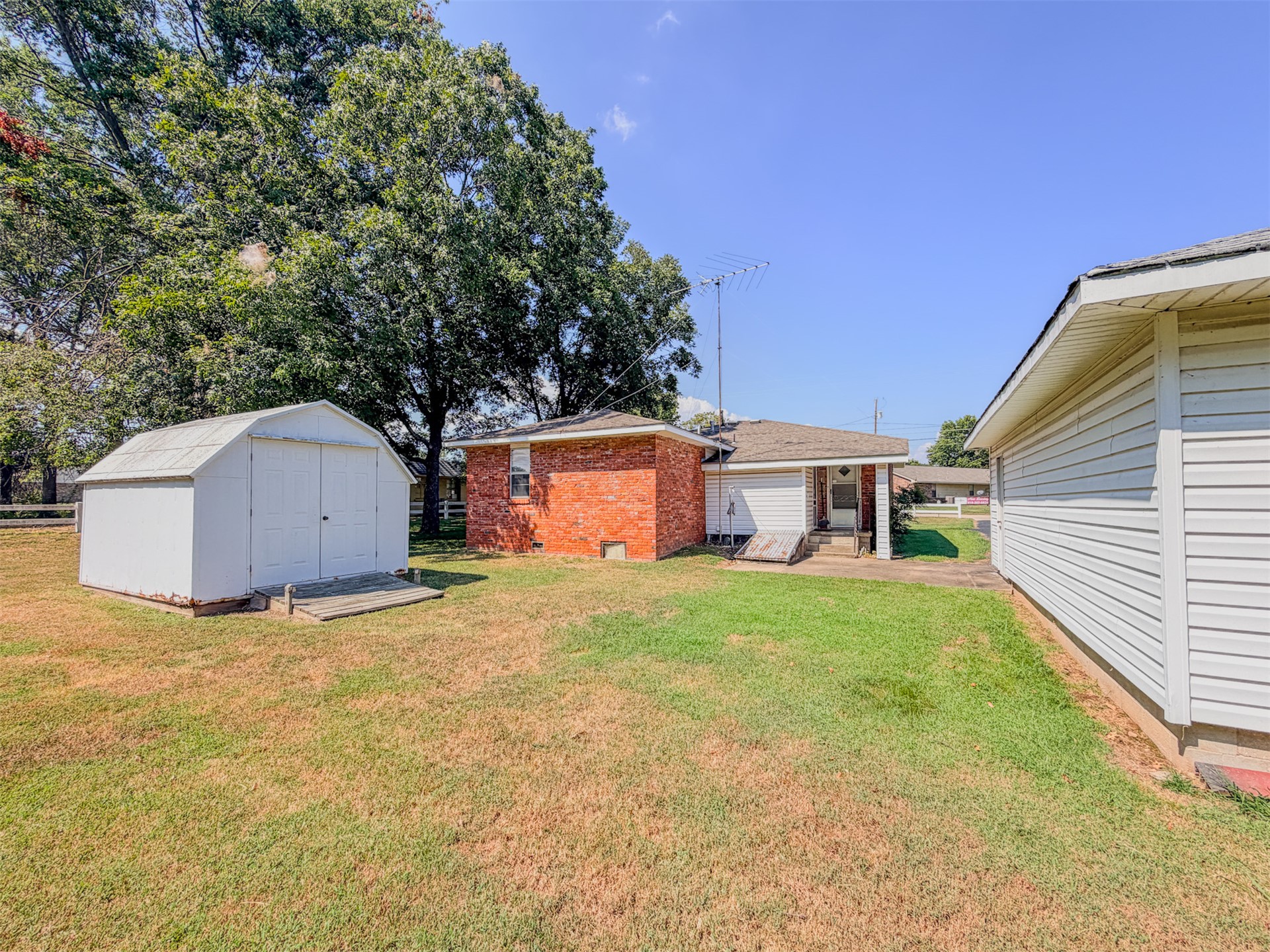 1121 W 4th Street Property Photo 47