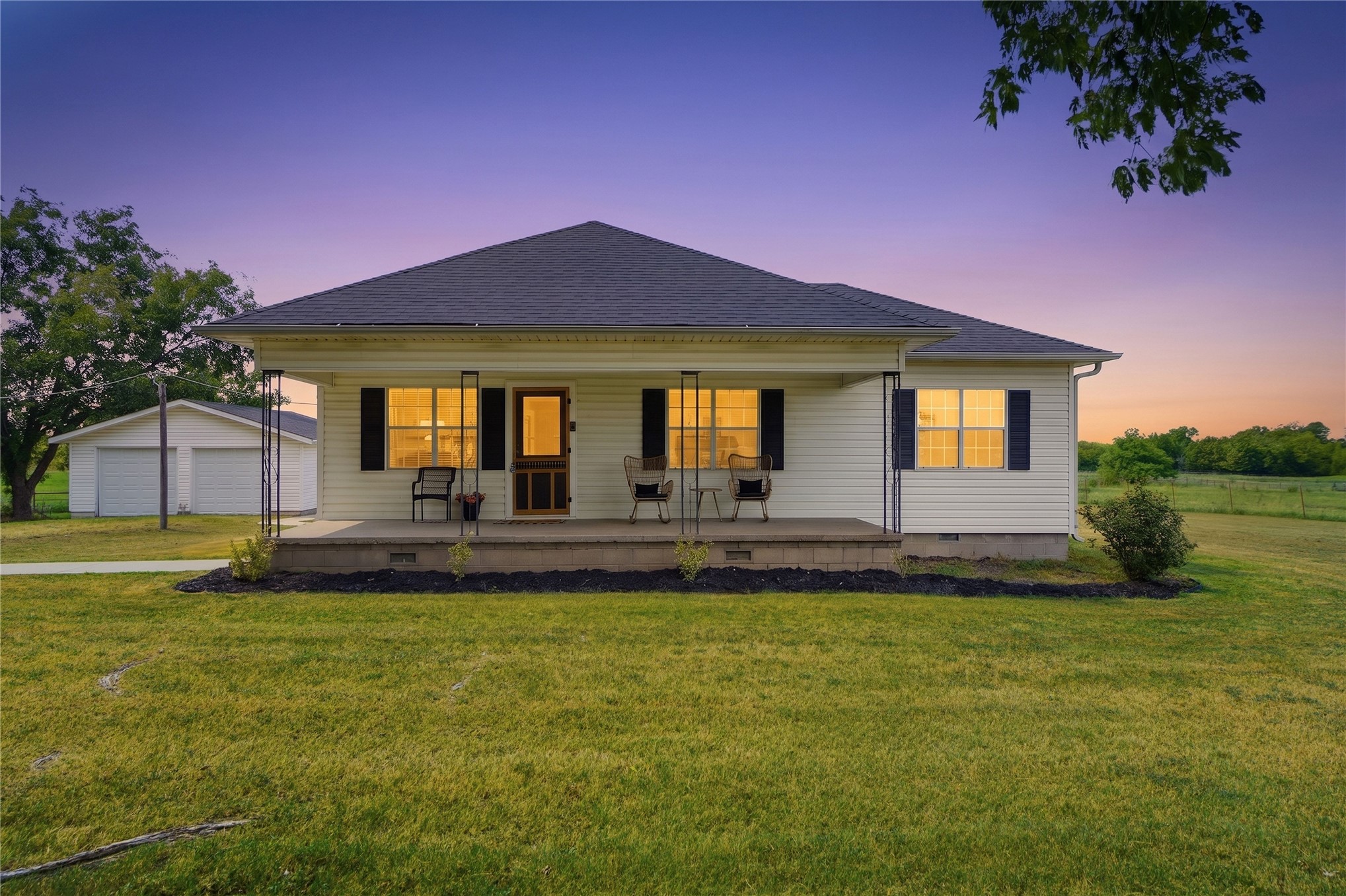 15802 Elwood Avenue Property Photo 1