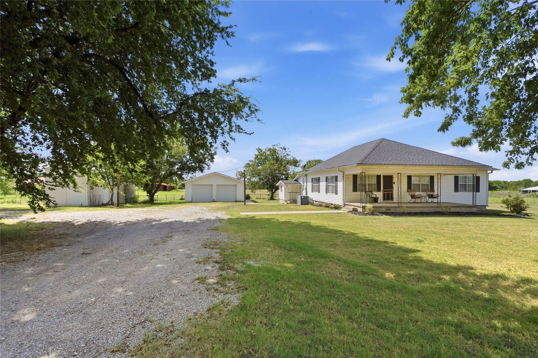 15802 Elwood Avenue Property Photo 12