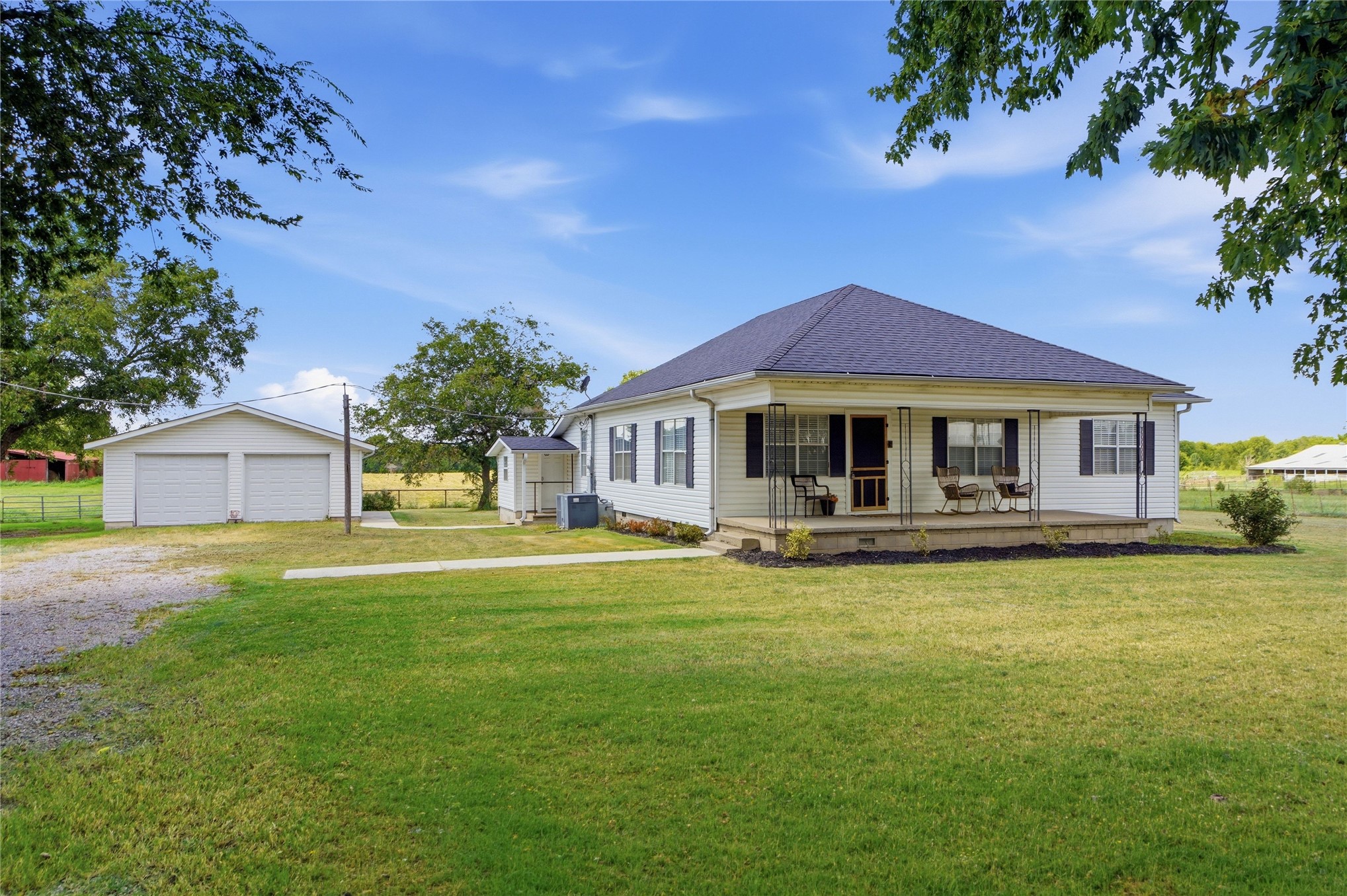 15802 Elwood Avenue Property Photo 13
